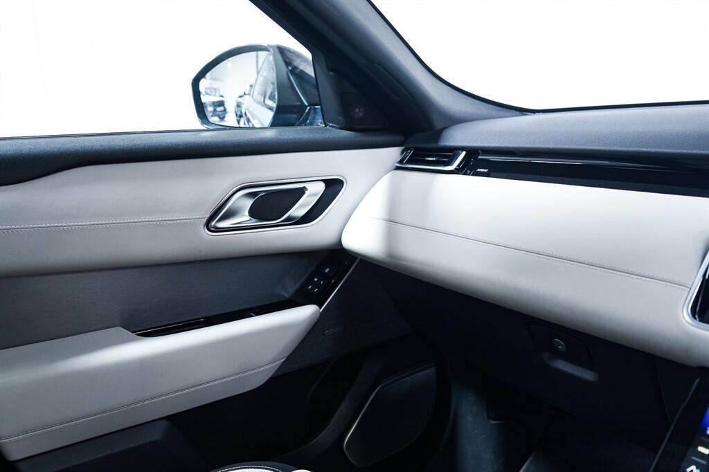 Land Rover Range Rover Velar - Image 17