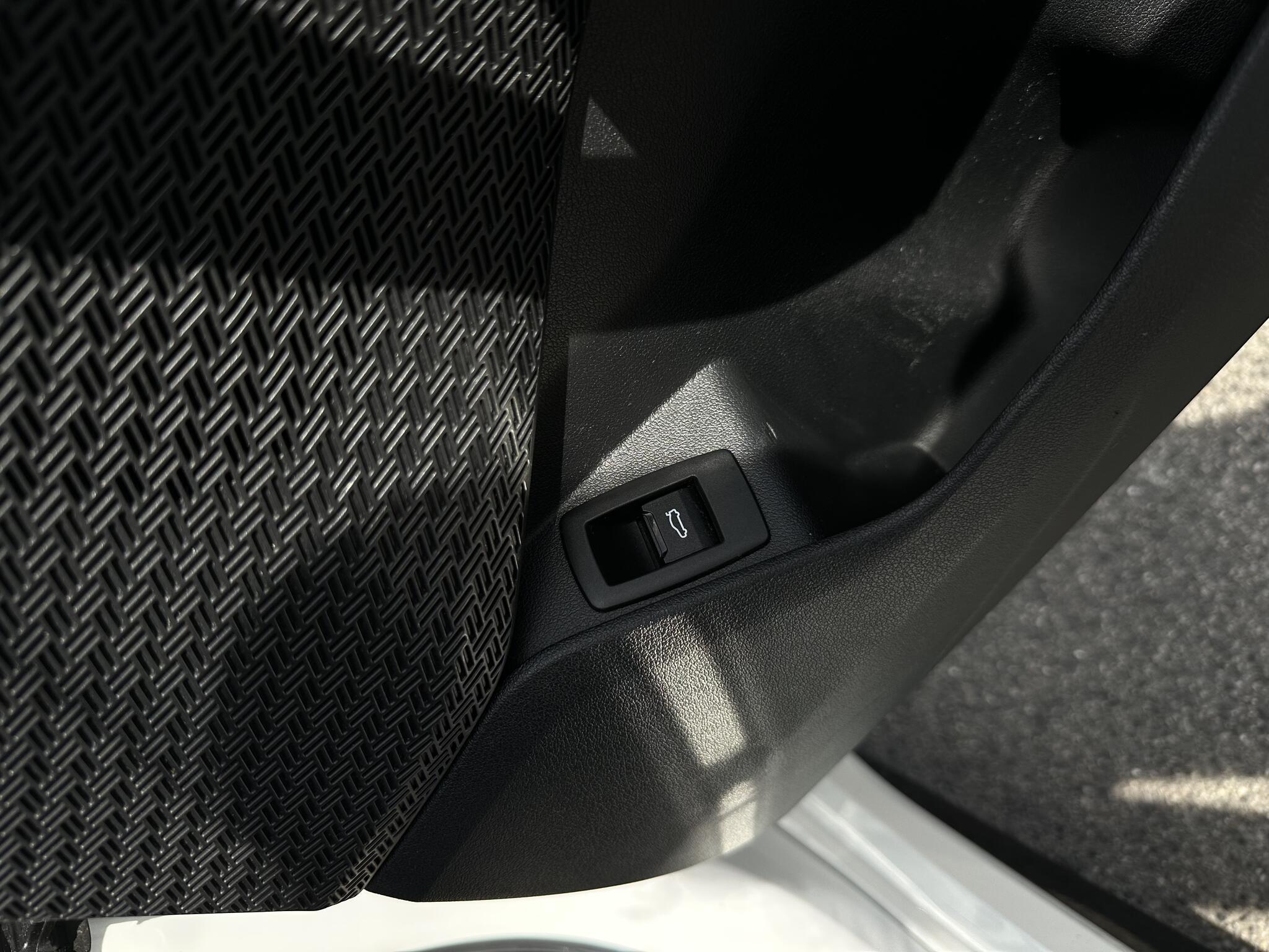BMW iX1 - Image 15
