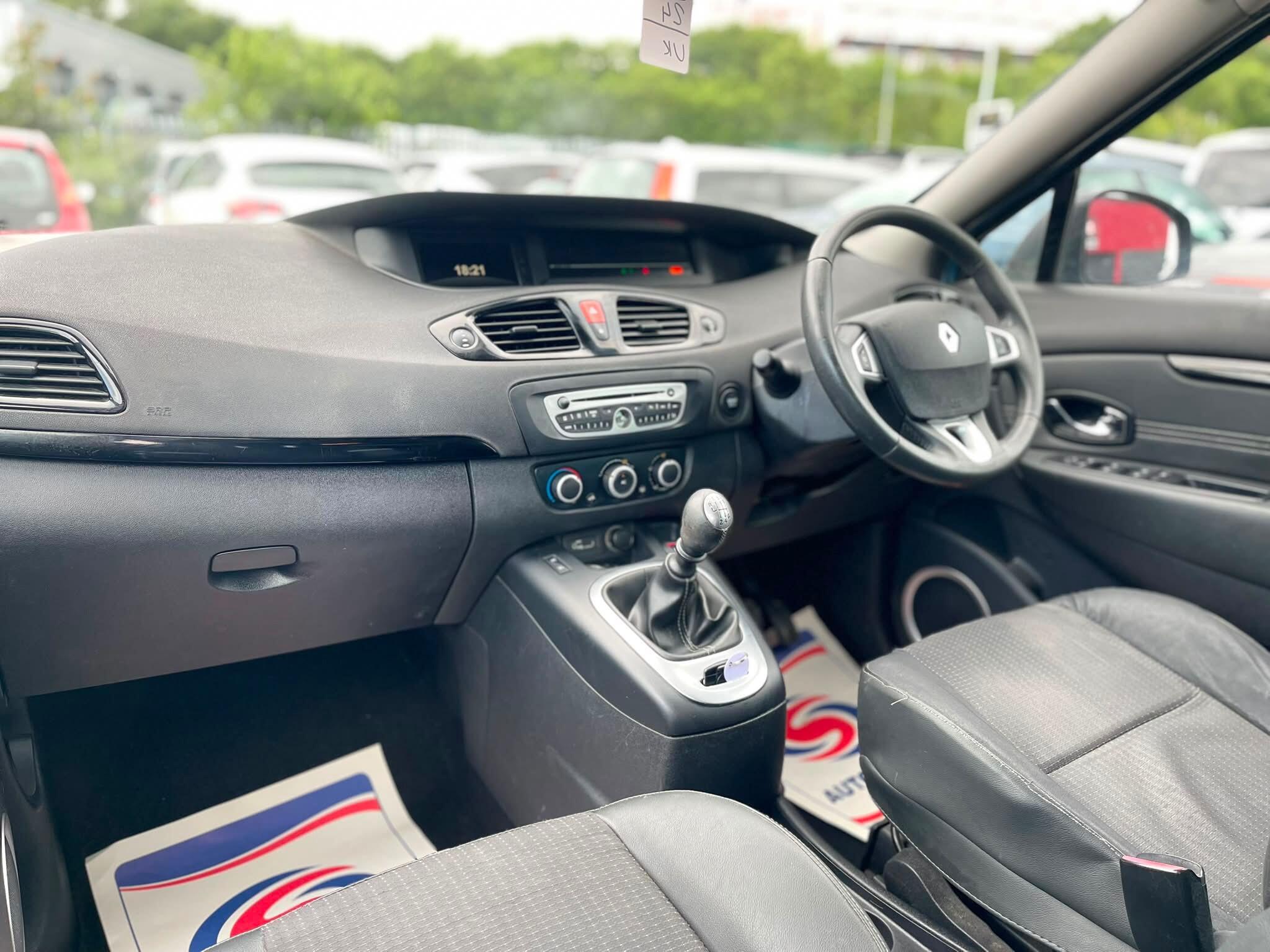 Renault Grand Scenic - Image 18