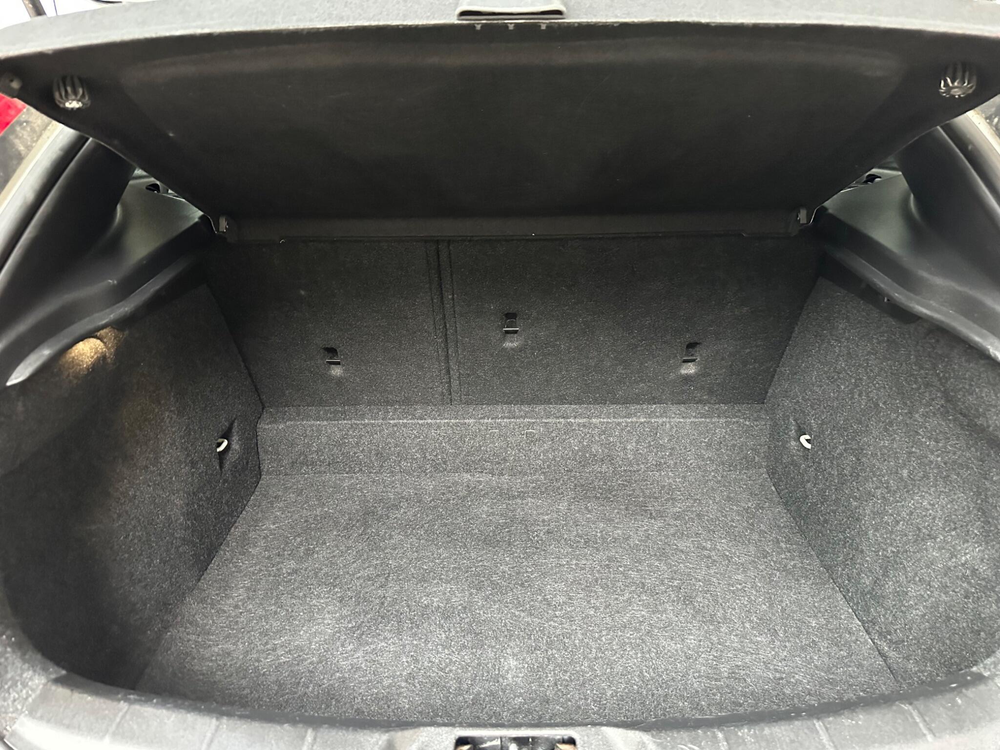 Volvo V40 - Image 20