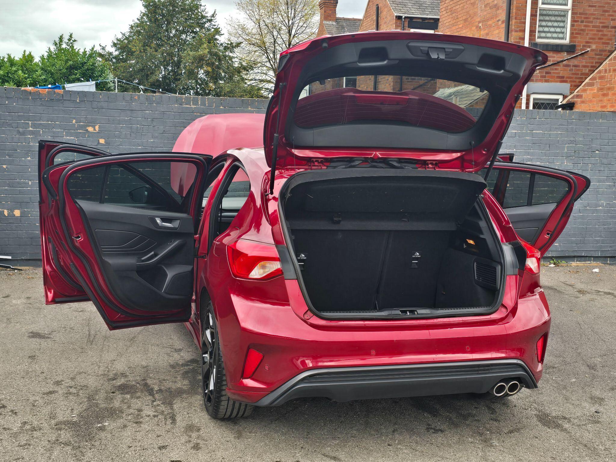 Ford Focus - Image 19