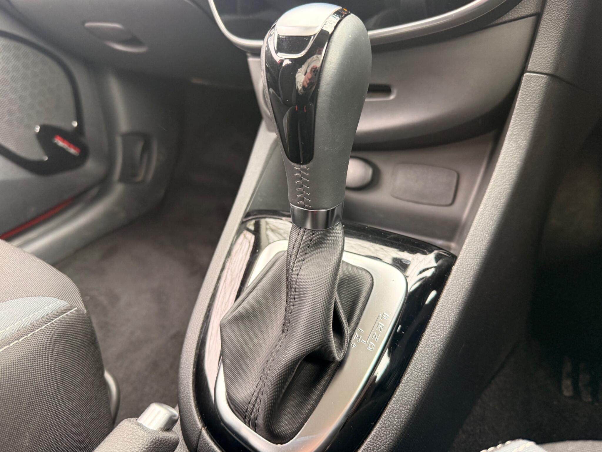 Renault Clio - Image 40