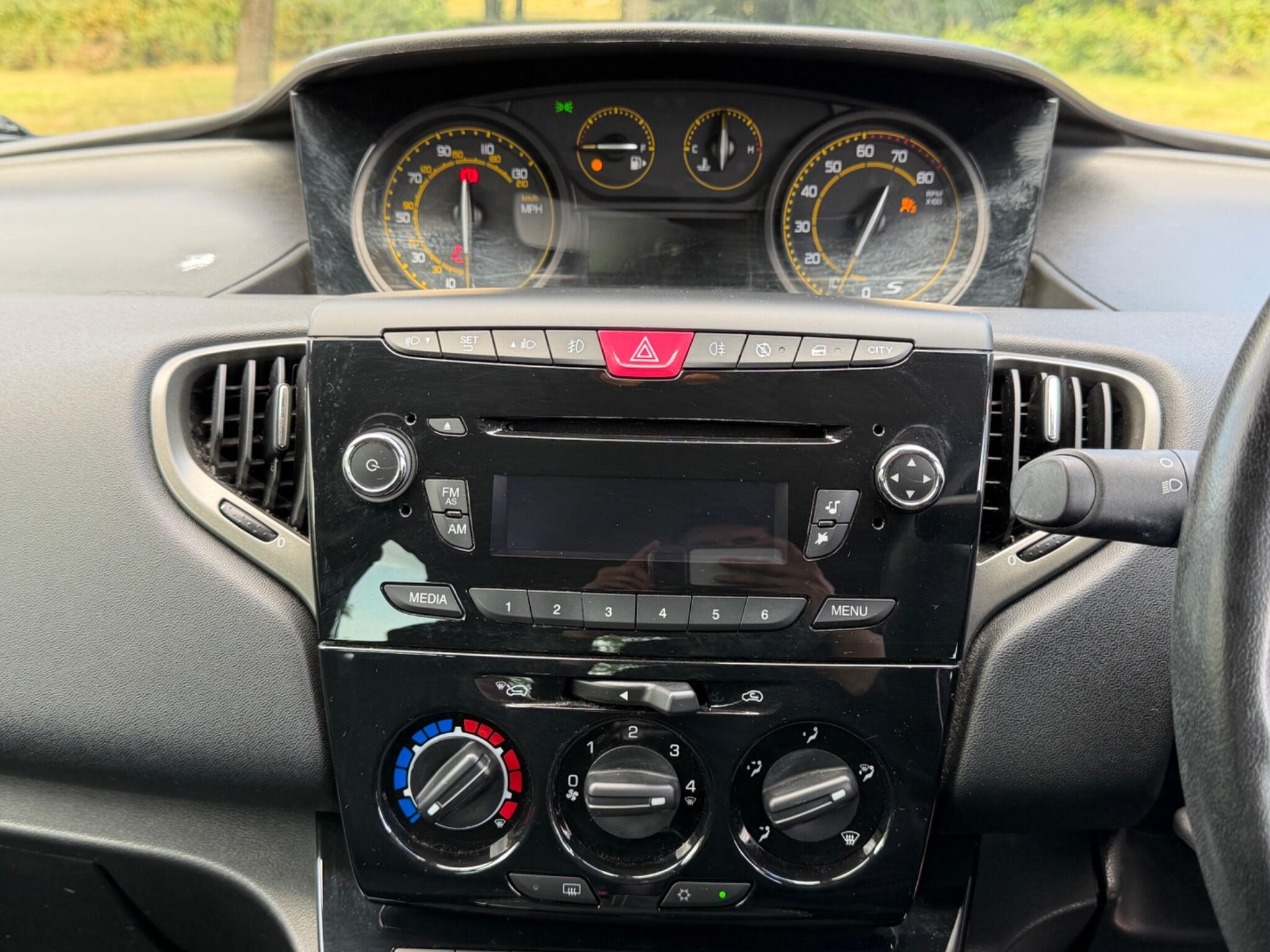 Chrysler Ypsilon - Image 11