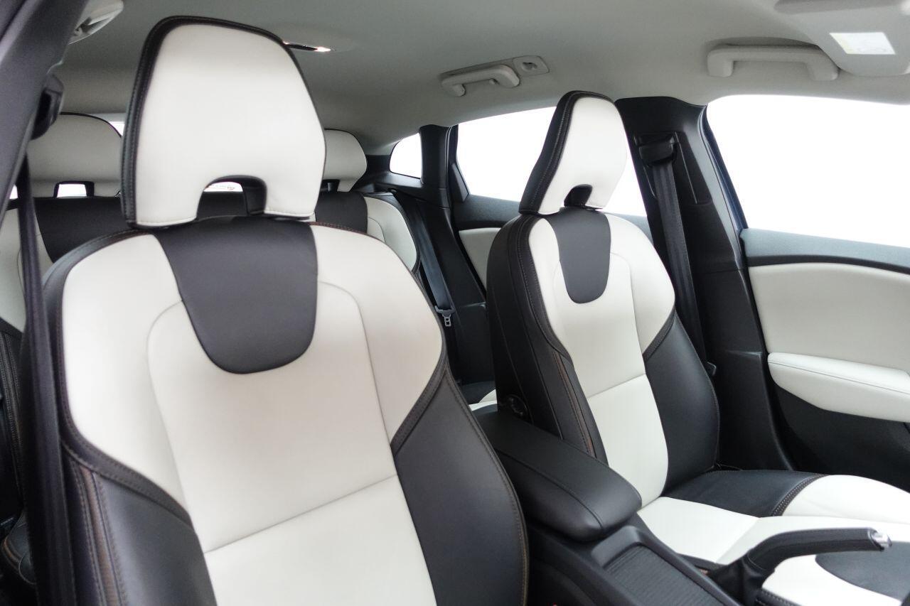 Volvo V40 CROSS COUNTRY - Image 3
