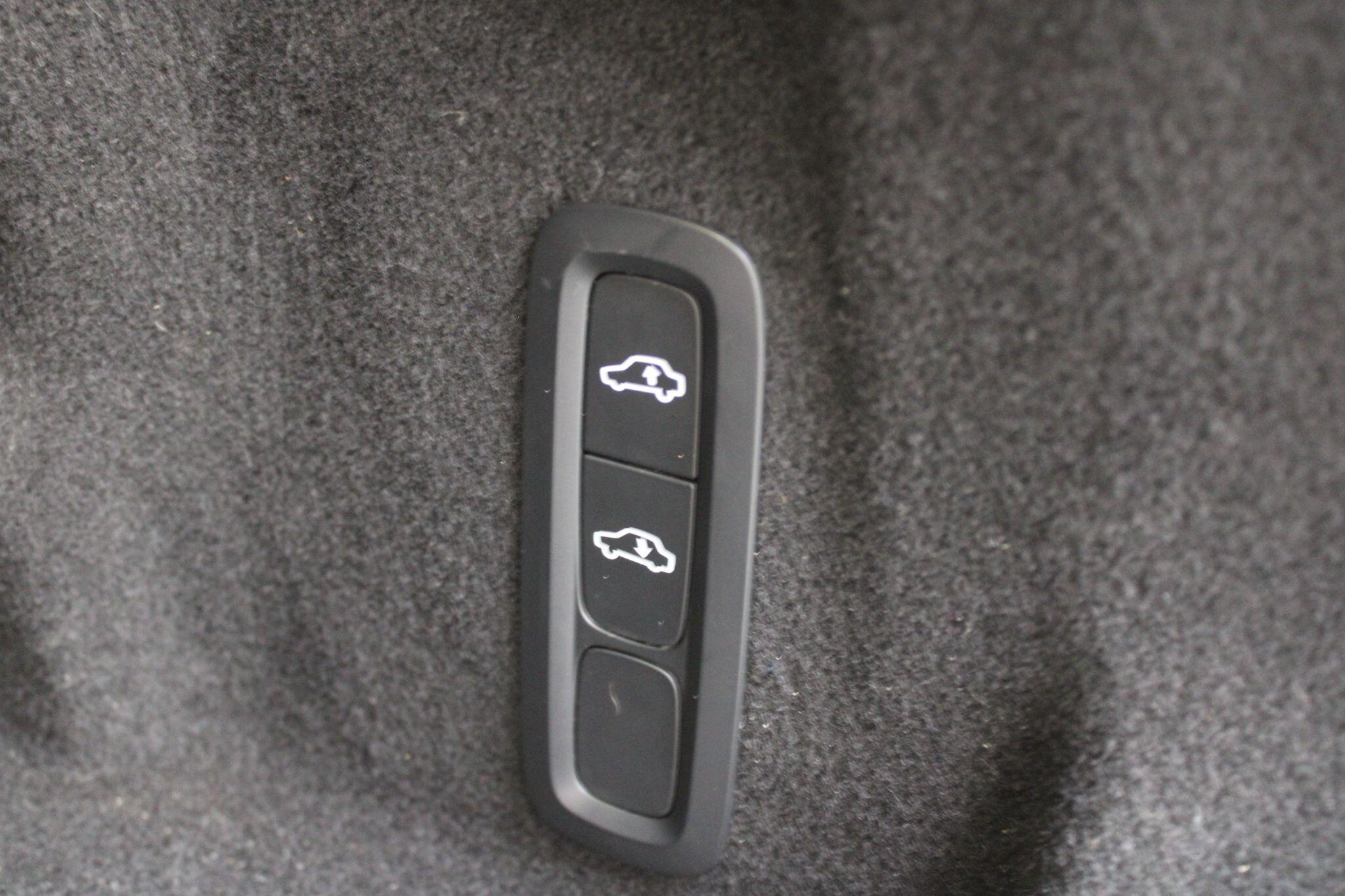 Volvo XC60 - Image 17