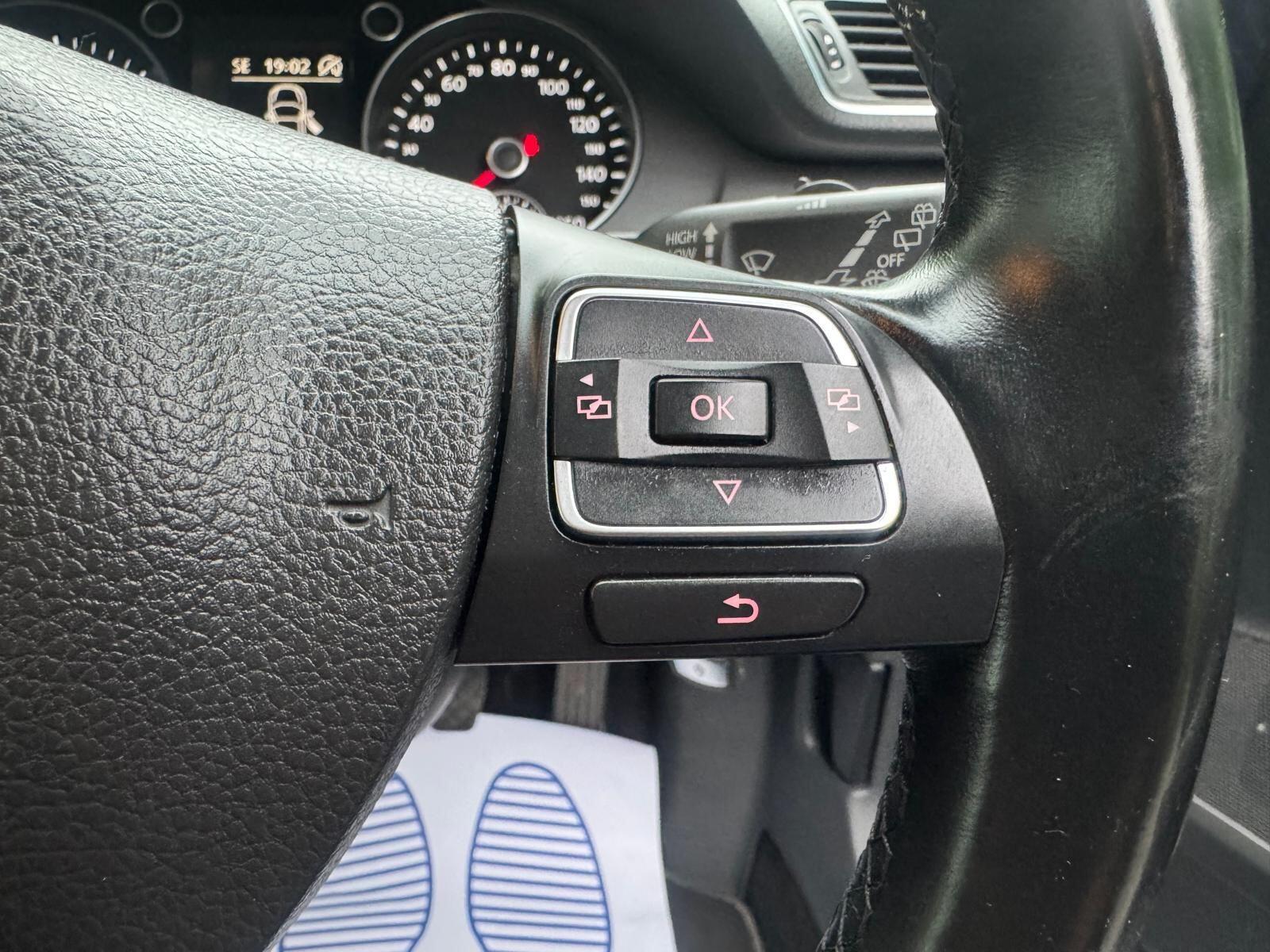 Volkswagen Passat - Image 30