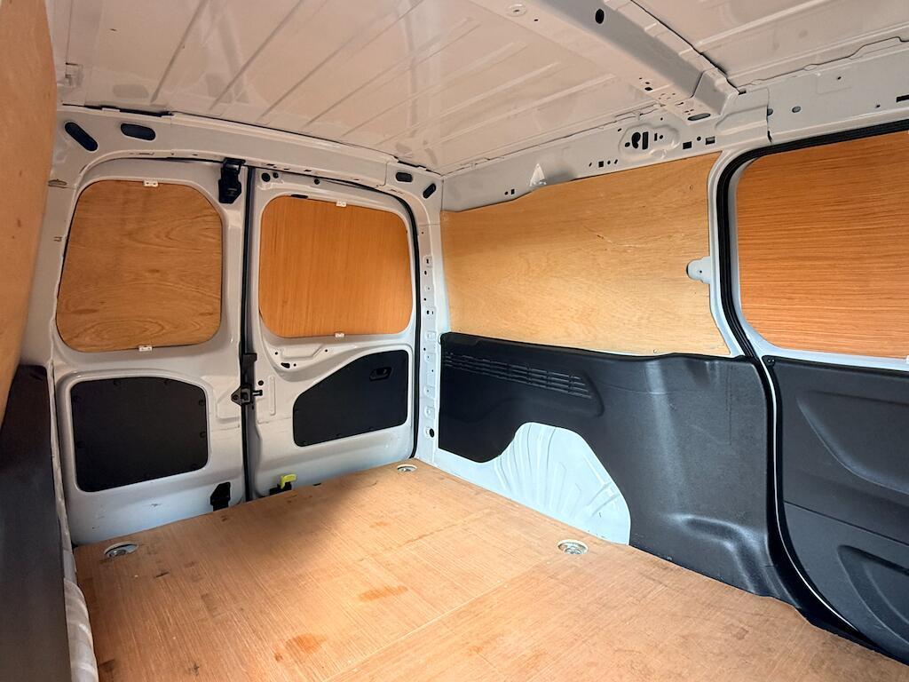 Vauxhall Combo - Image 12