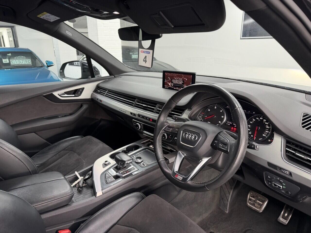 Audi Q7 - Image 14
