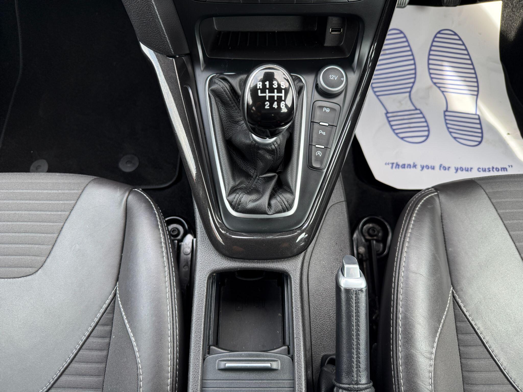 Ford Focus - Image 41