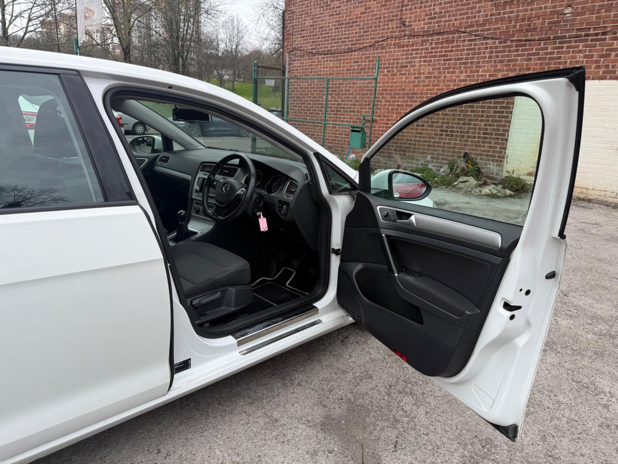 Volkswagen Golf - Image 20