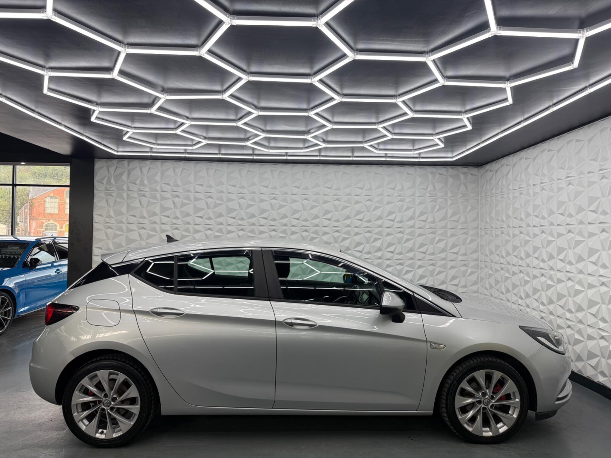 Vauxhall Astra - Image 14