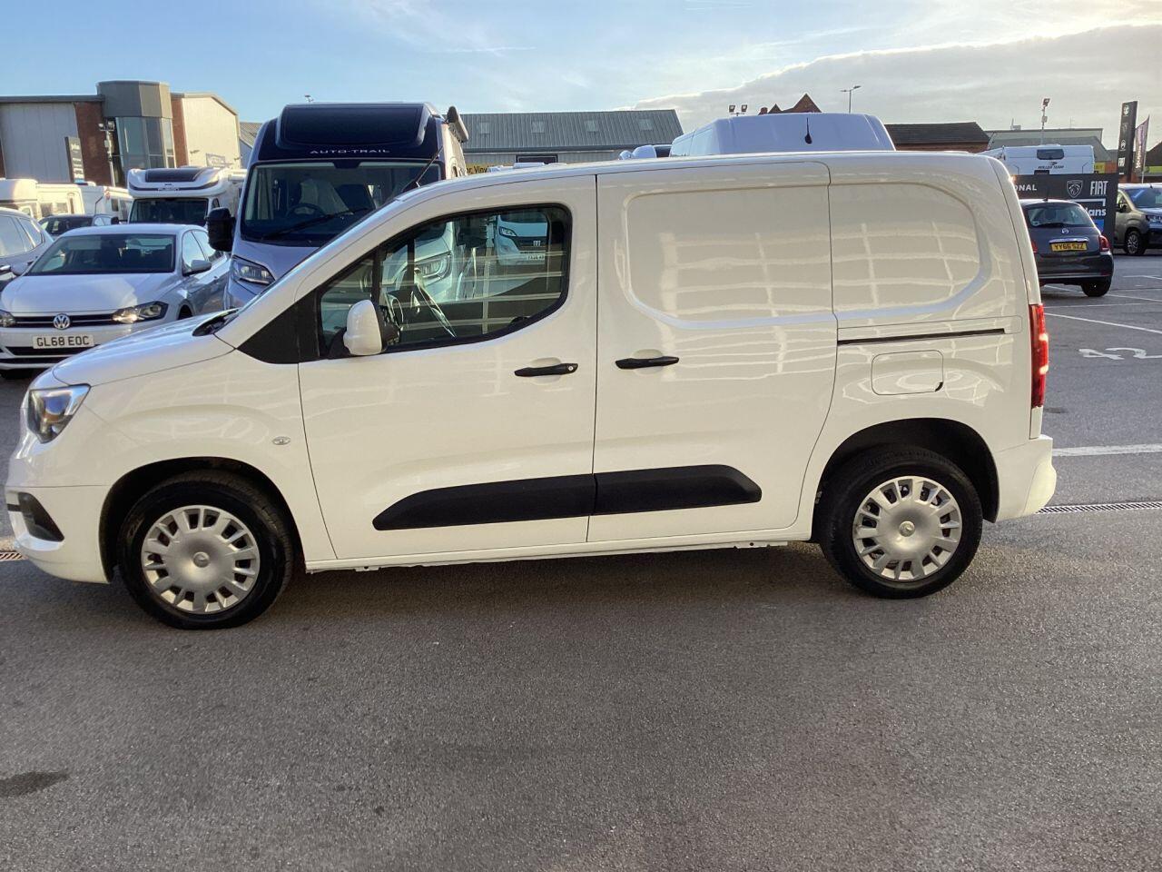 Vauxhall Combo - Image 4