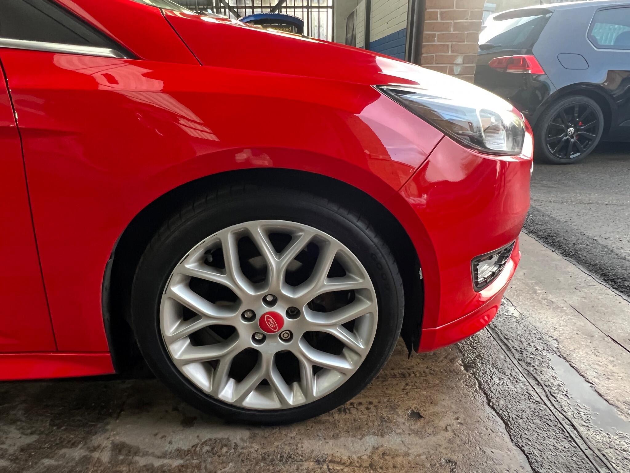 Ford Focus - Image 12