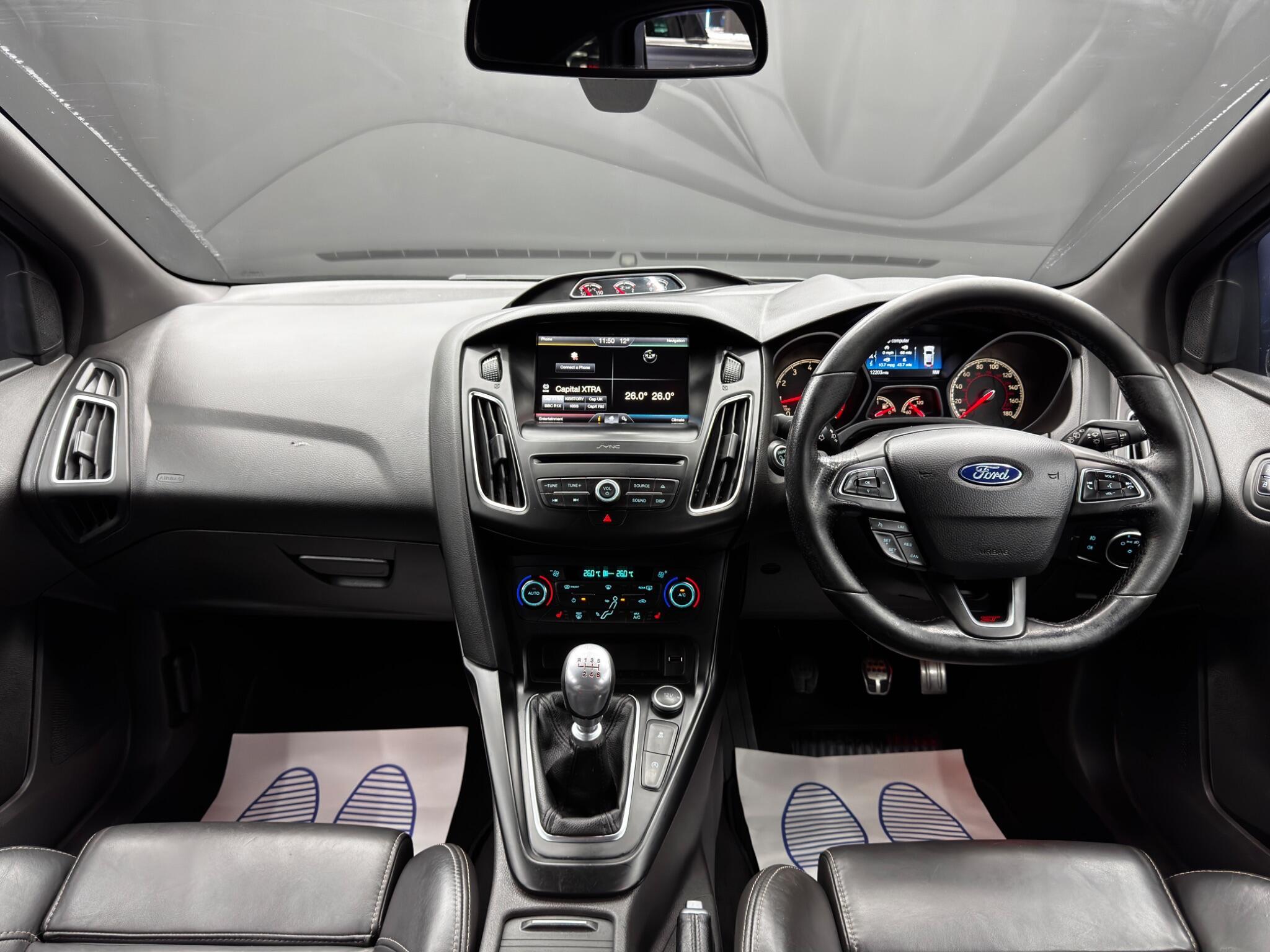 Ford Focus - Image 10