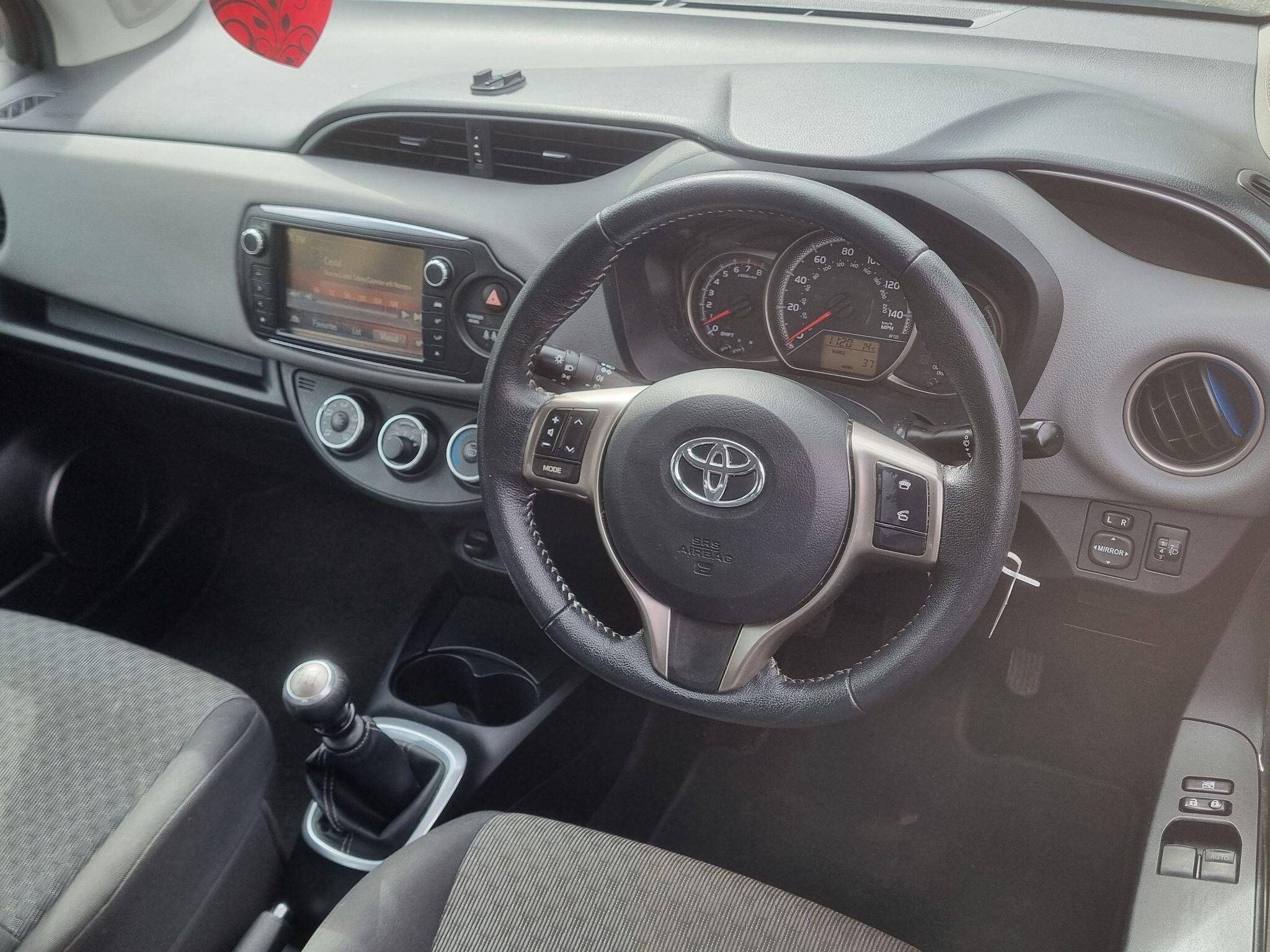 Toyota Yaris - Image 40