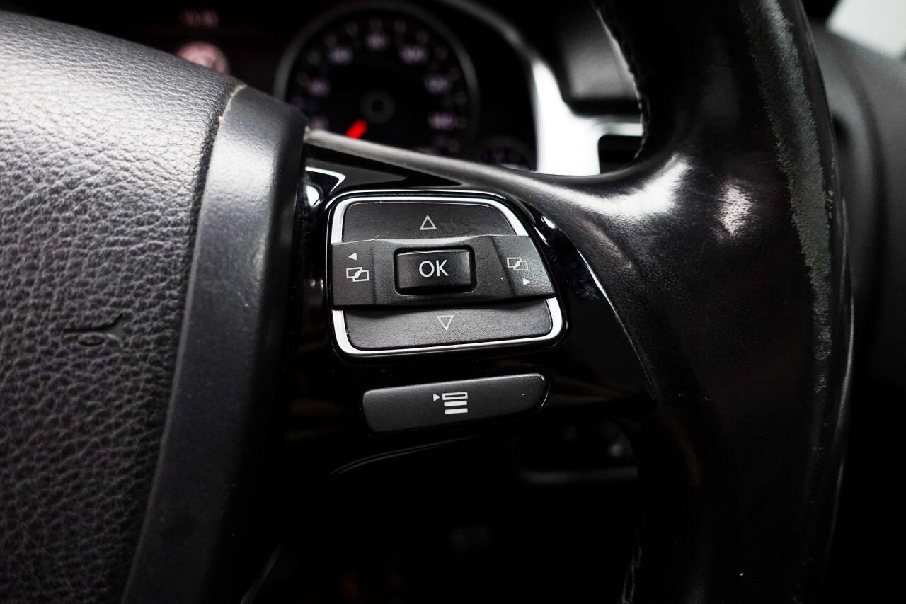 Volkswagen Touareg - Image 35