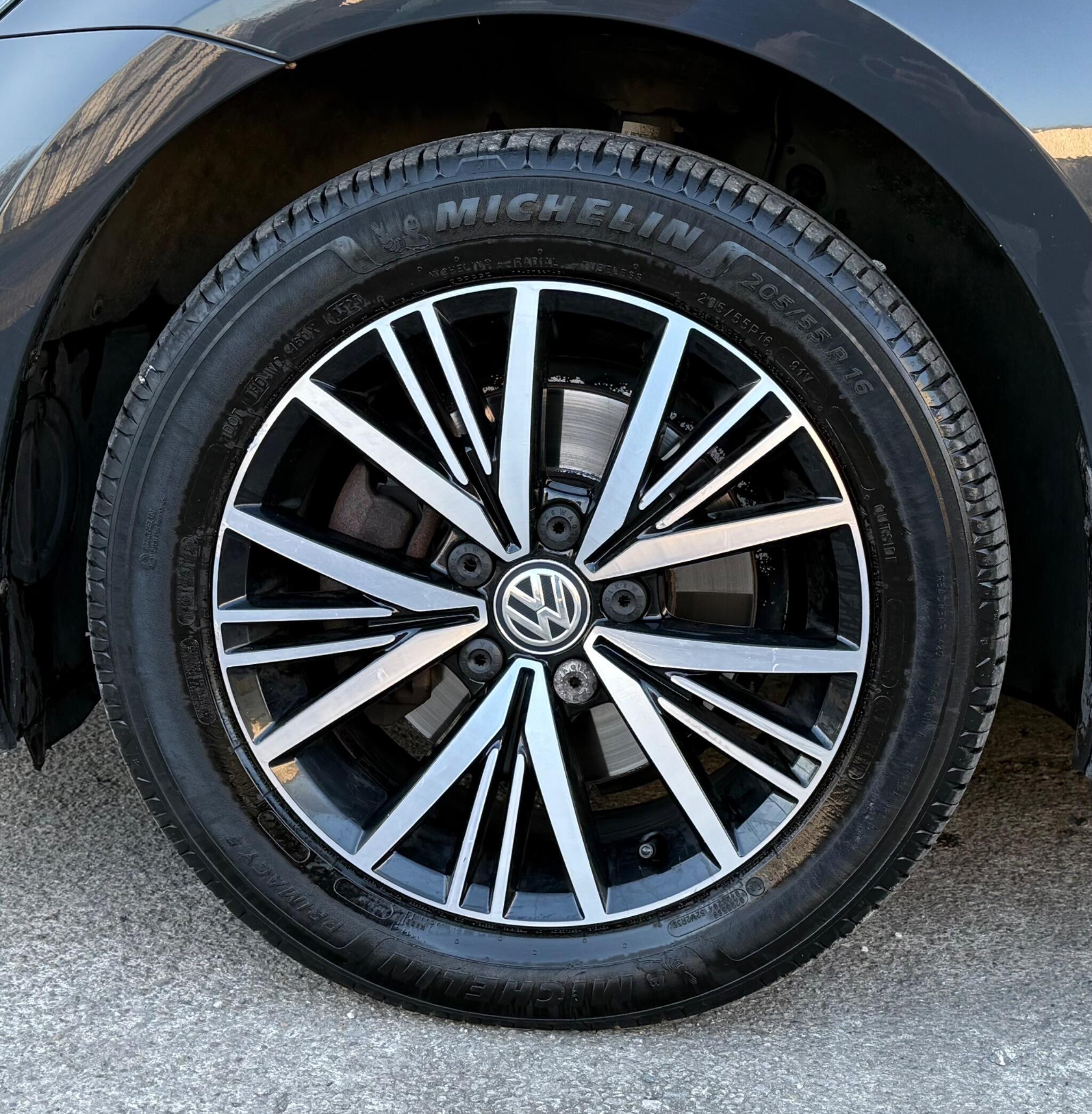 Volkswagen Golf - Image 21