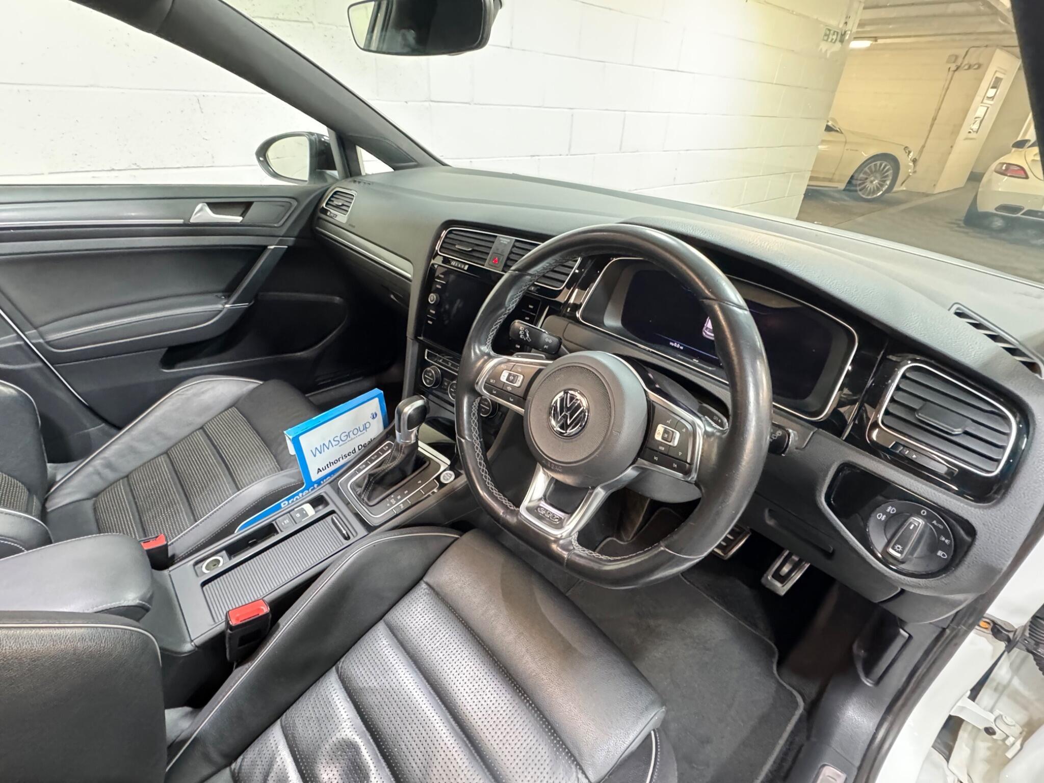 Volkswagen Golf - Image 9