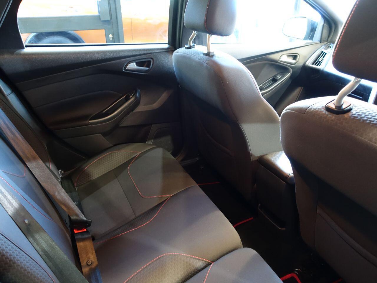 Ford Focus - Image 15