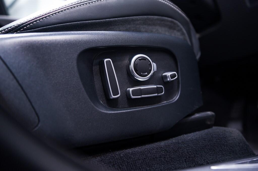 Land Rover Range Rover Velar - Image 38