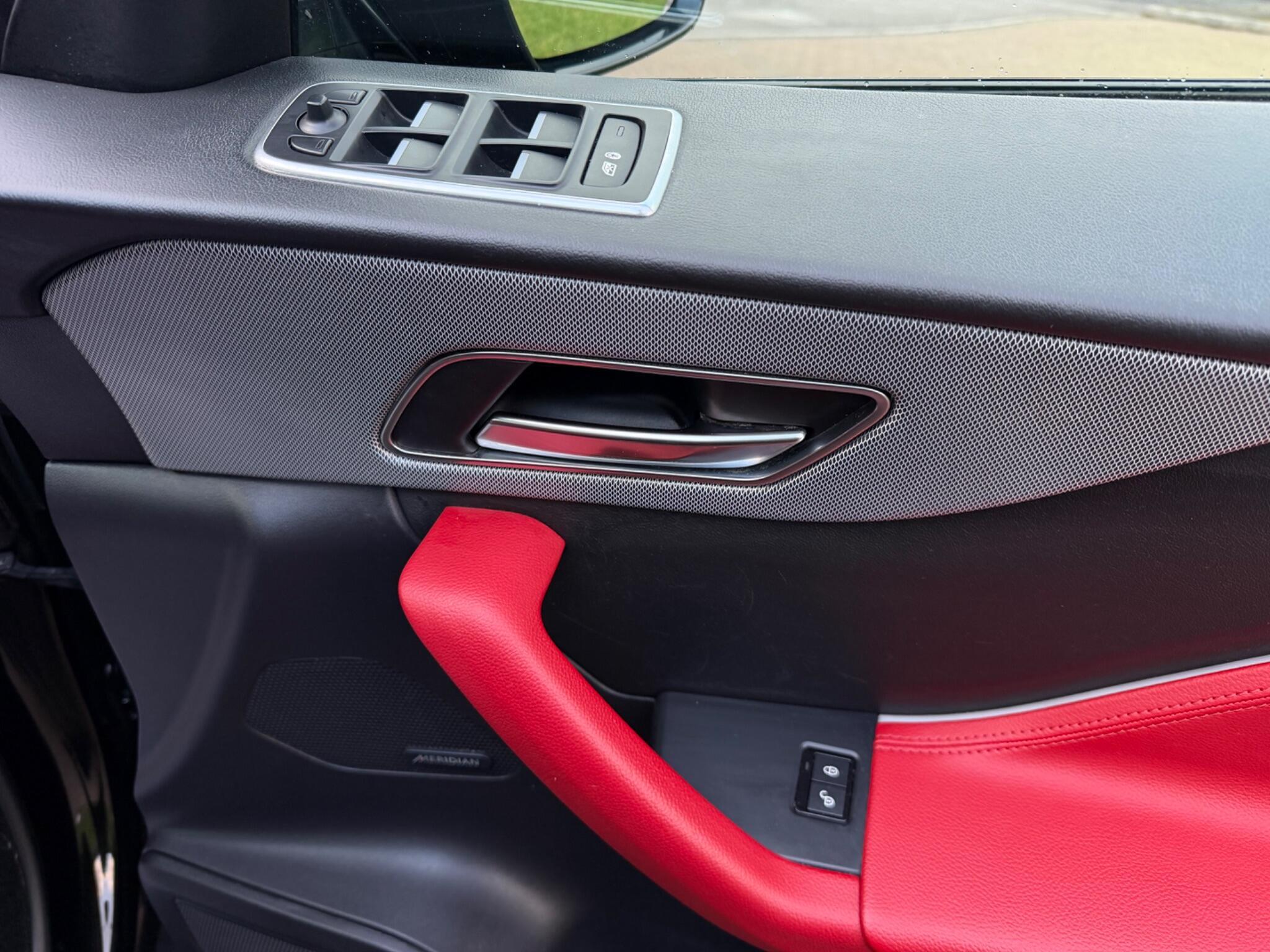 Jaguar F-Pace - Image 38