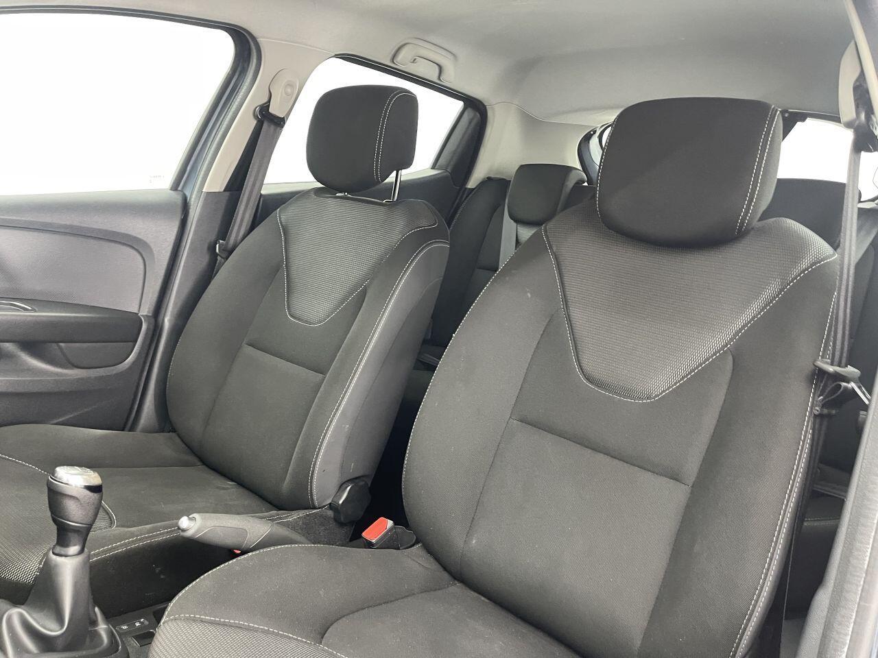 Renault Clio - Image 23