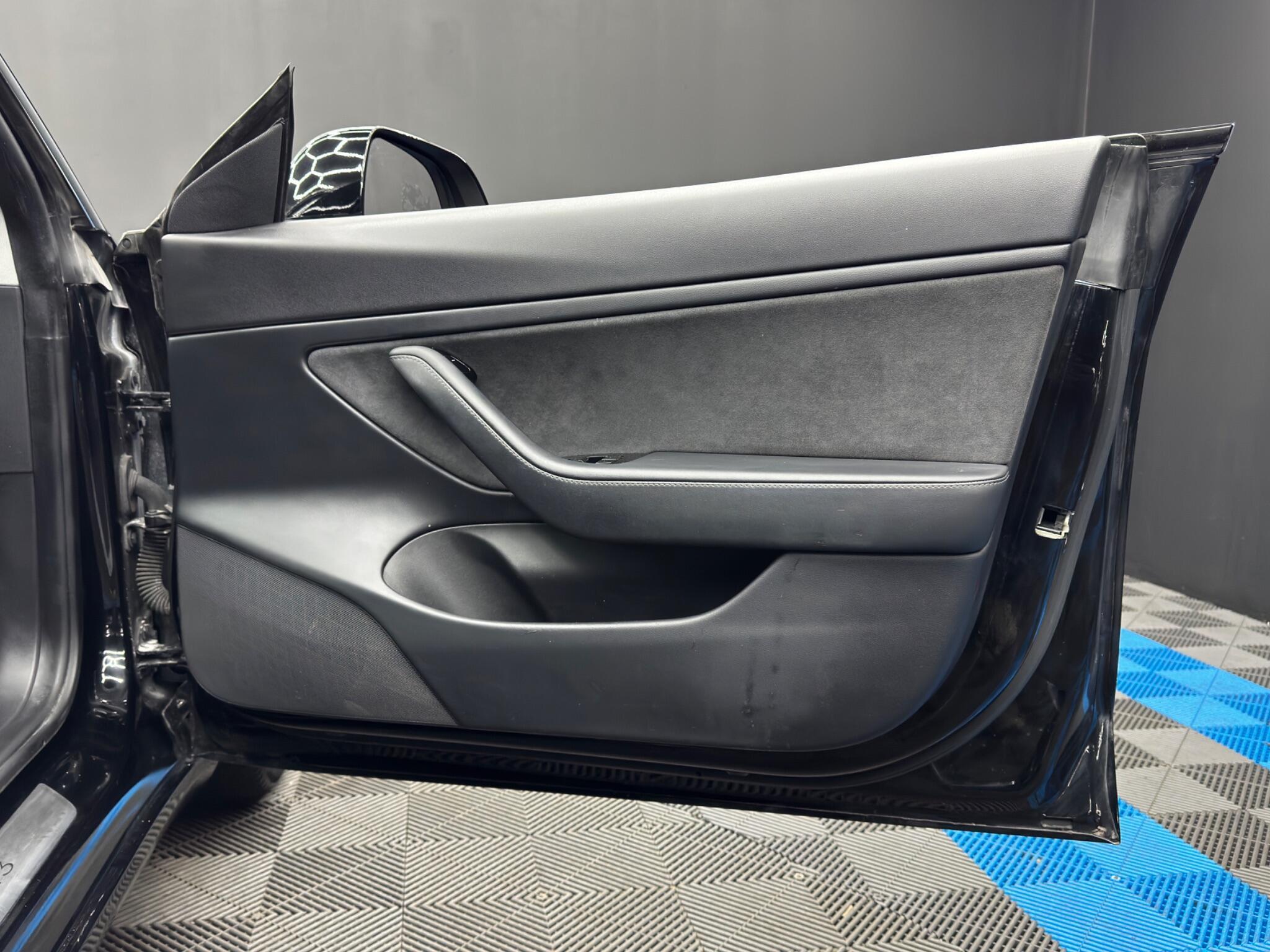 Tesla Model 3 - Image 40