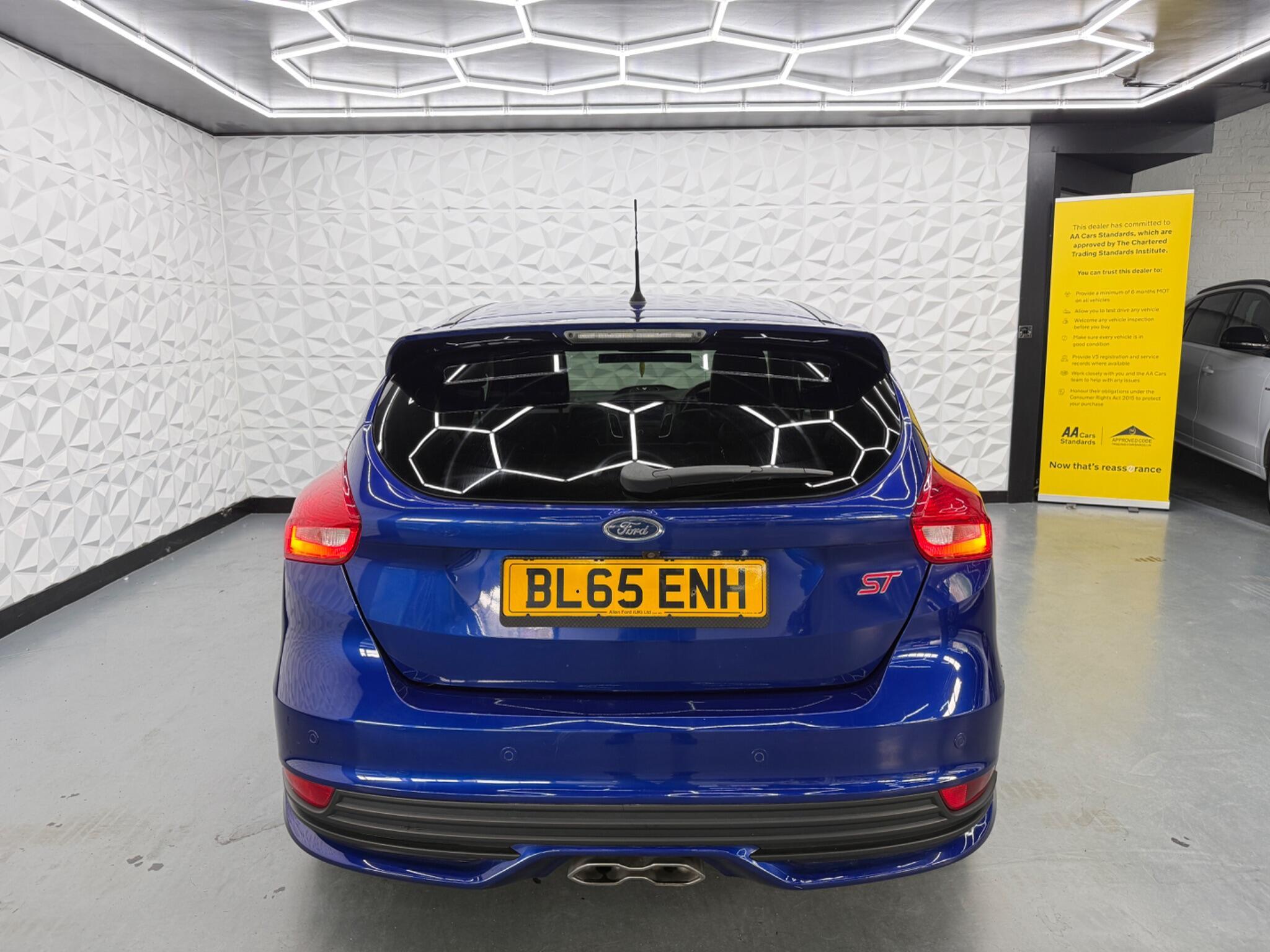 Ford Focus - Image 11