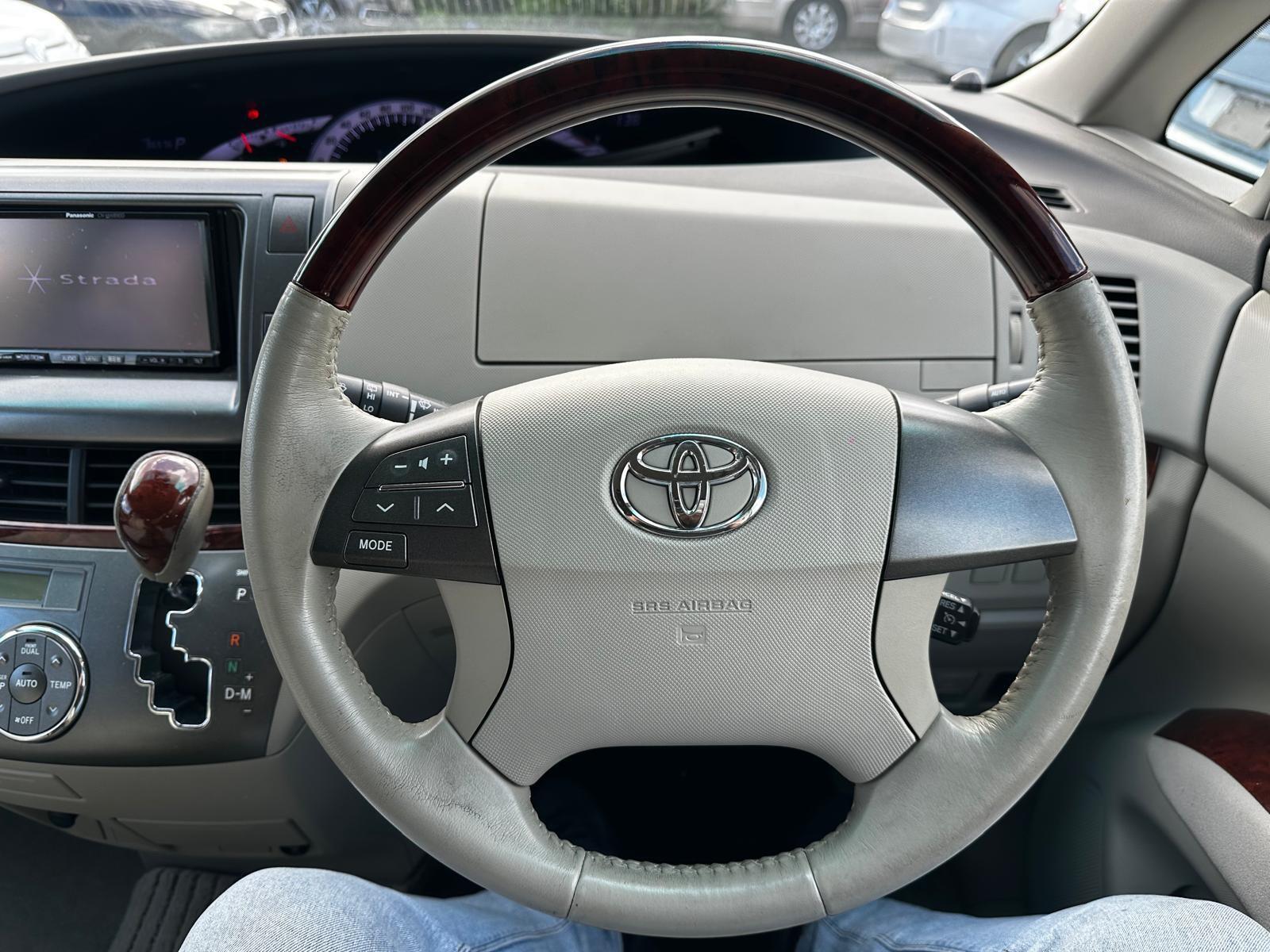 Toyota Estima Aeras G - Image 17