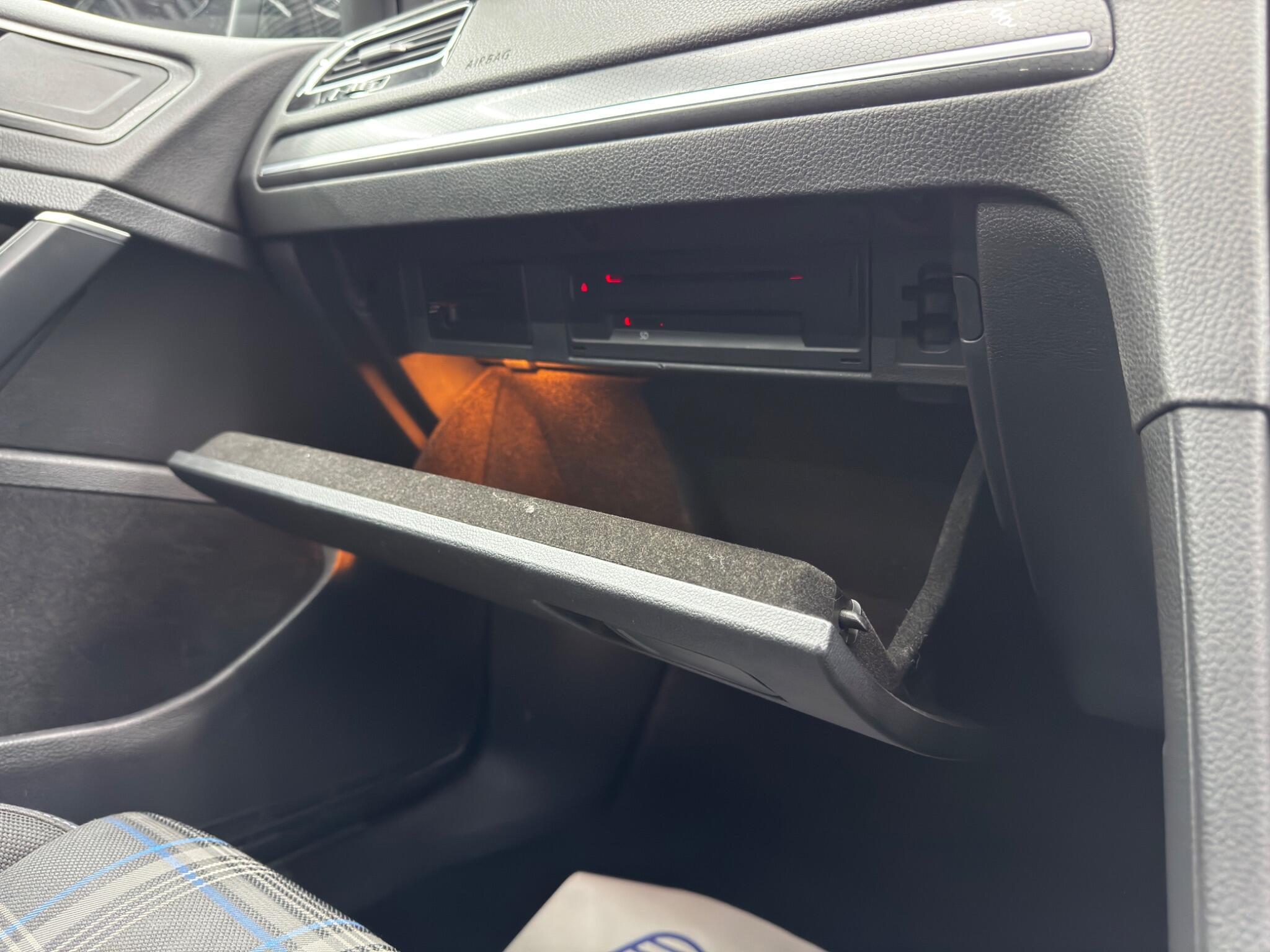 Volkswagen Golf - Image 37