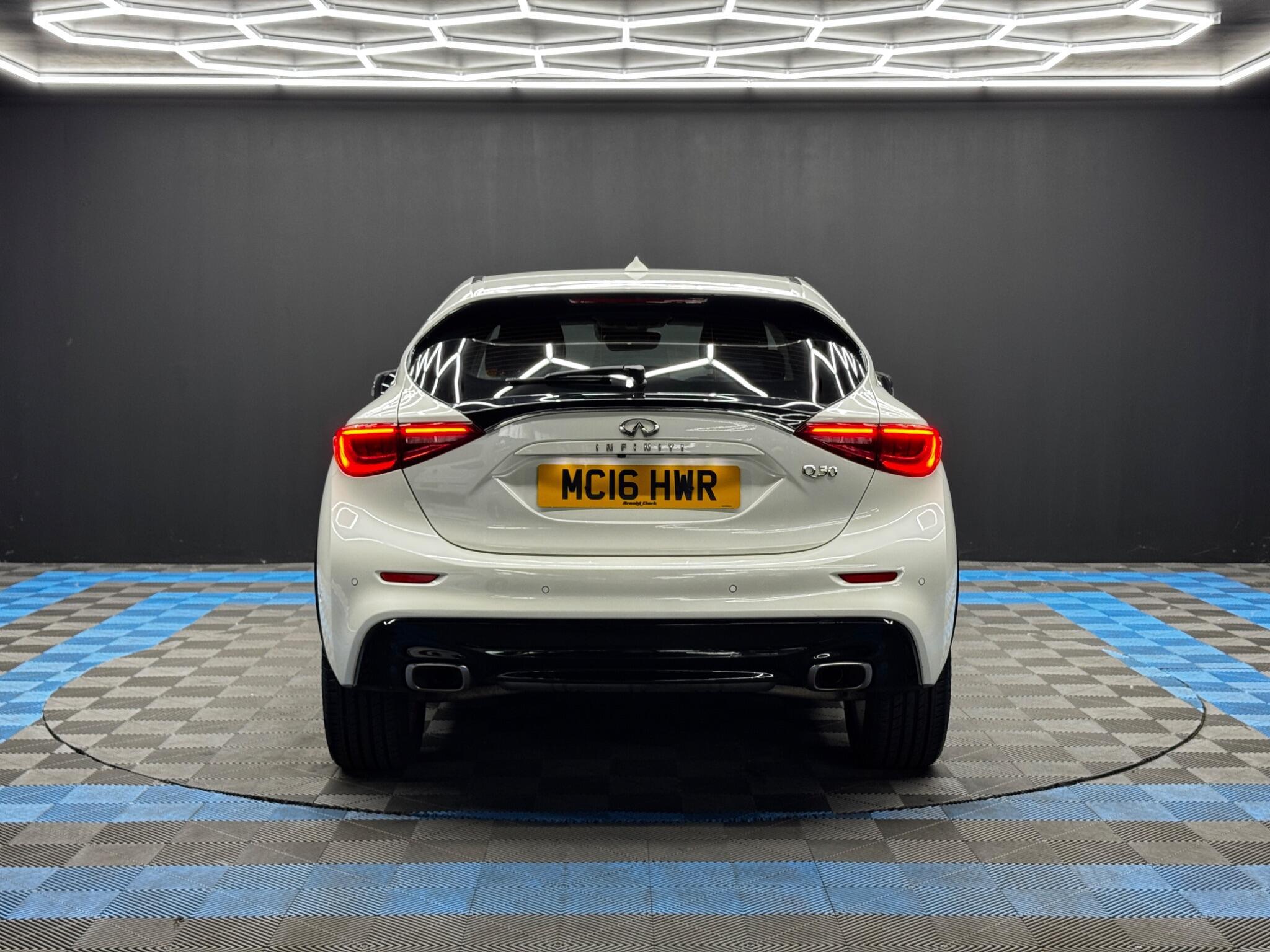 Infiniti Q30 - Image 6