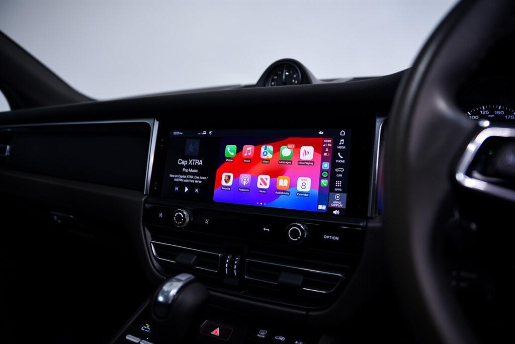 Porsche Macan - Image 25