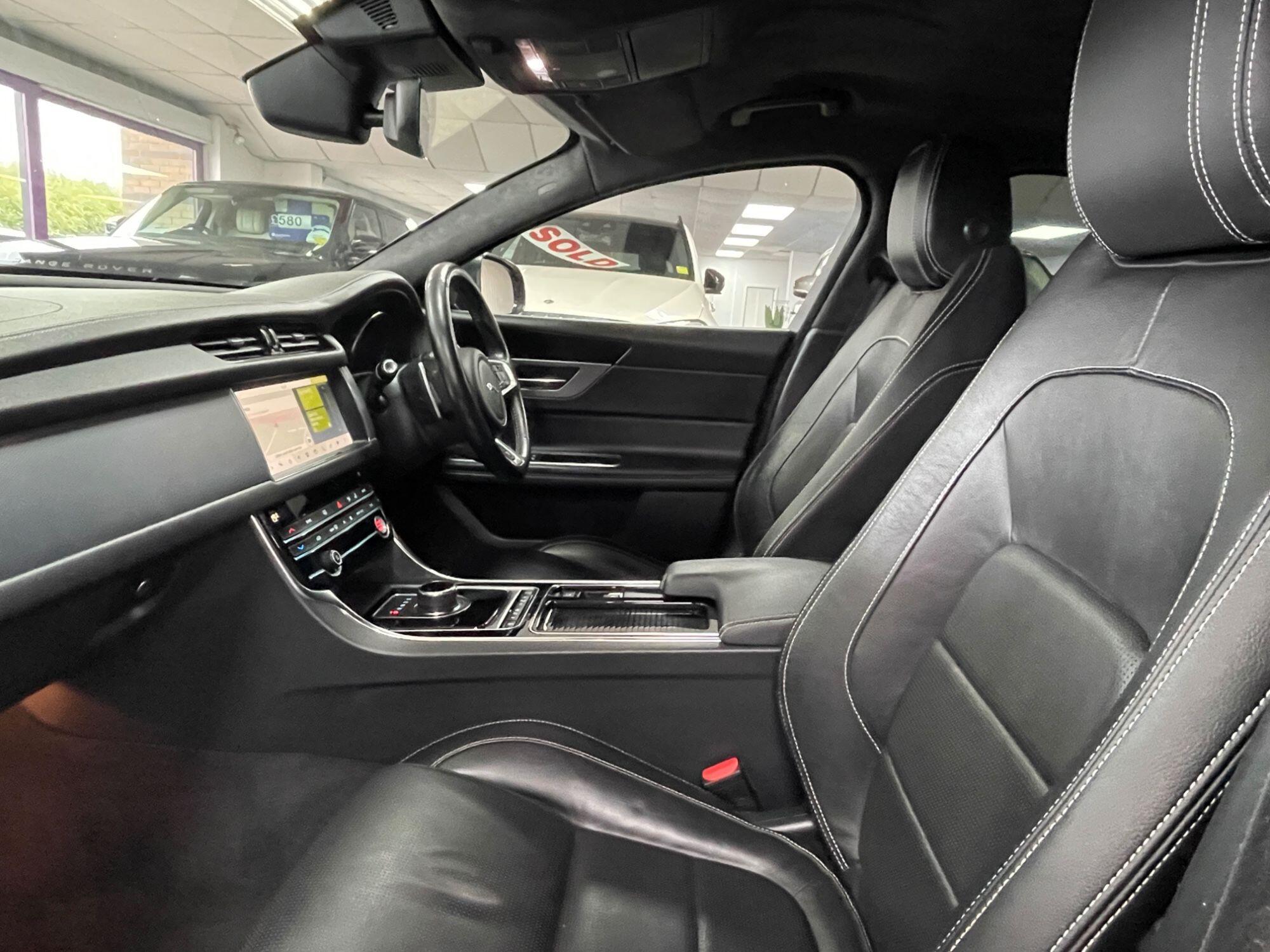 Jaguar XF - Image 30