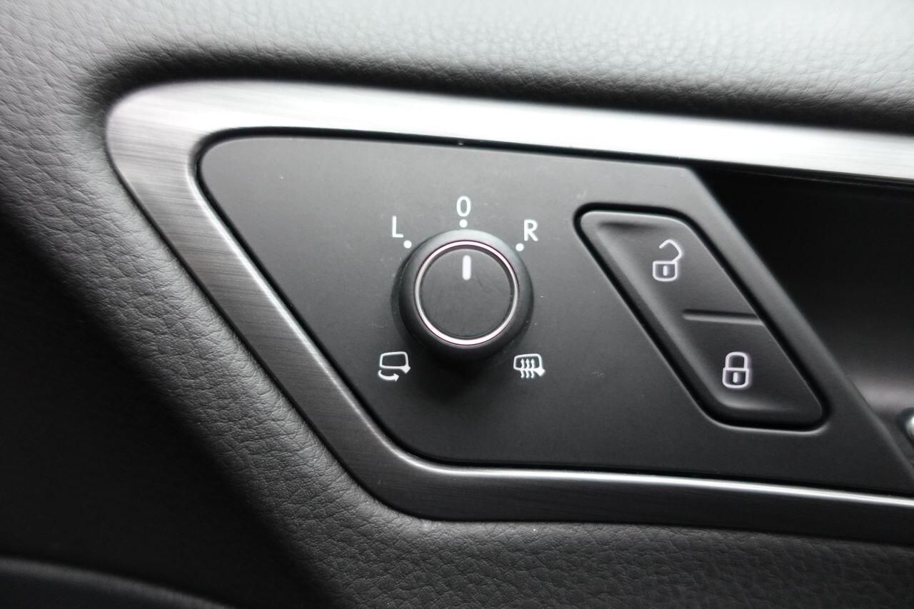 Volkswagen Golf - Image 30