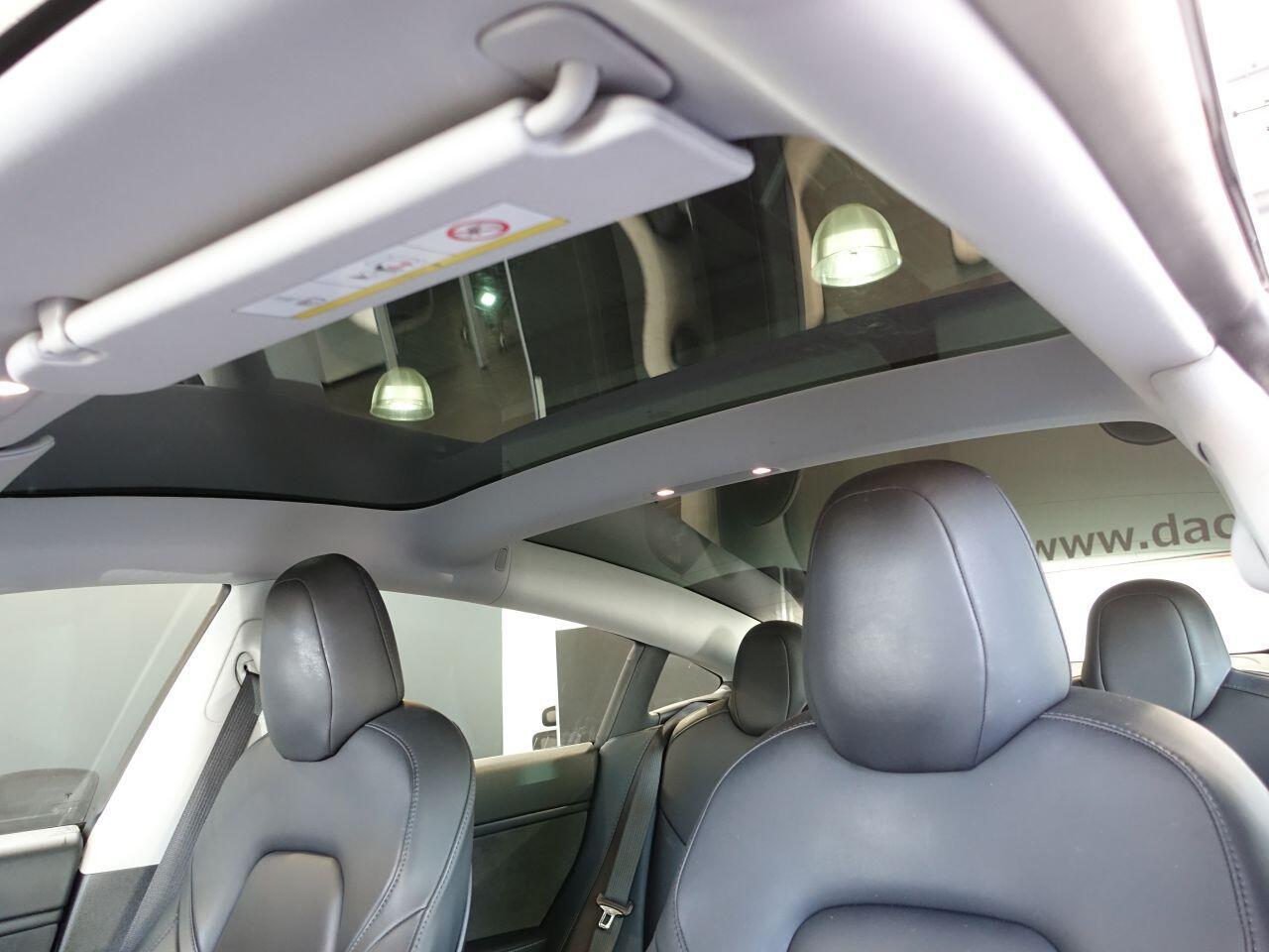 Tesla Model 3 - Image 2
