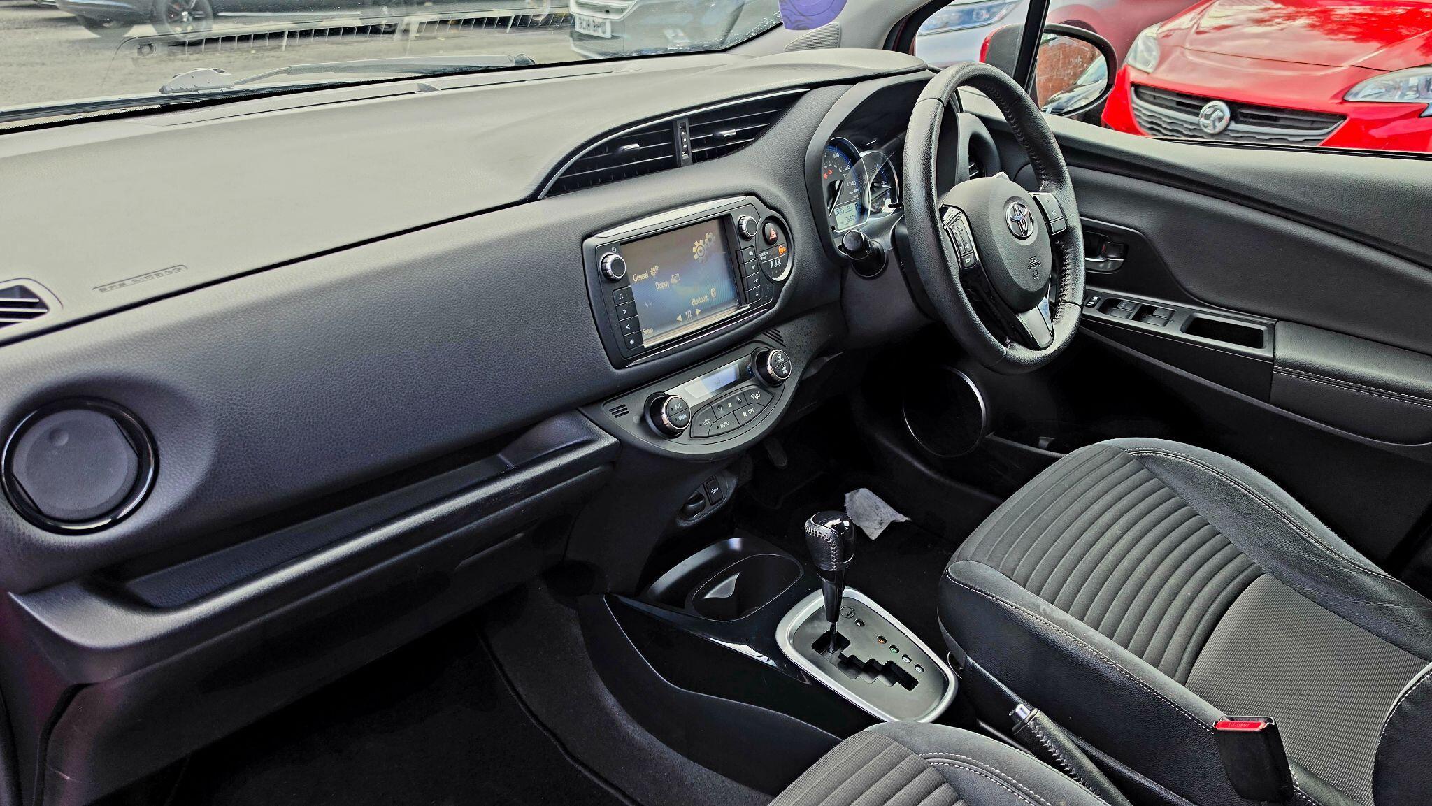 Toyota Yaris - Image 13