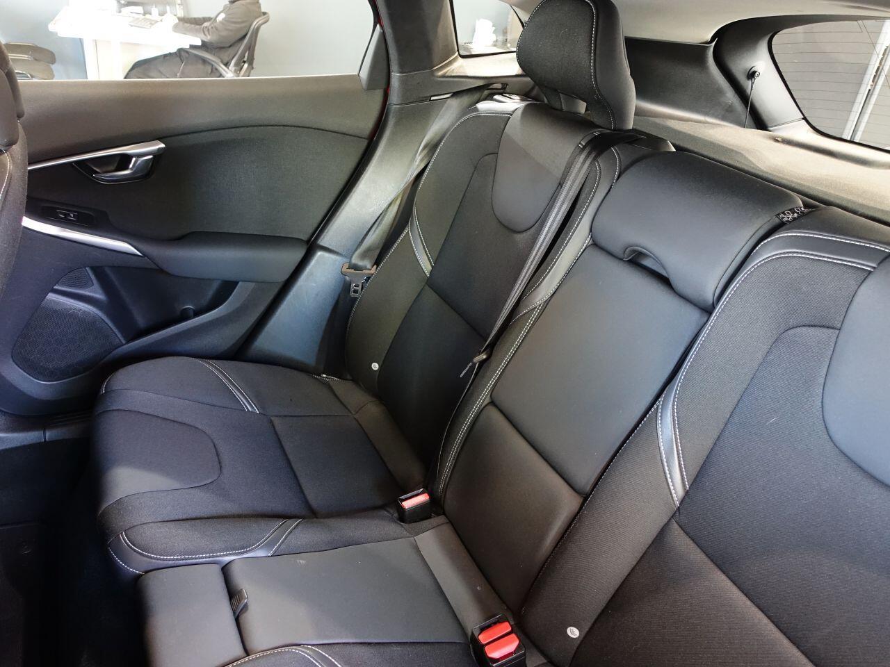 Volvo V40 - Image 17