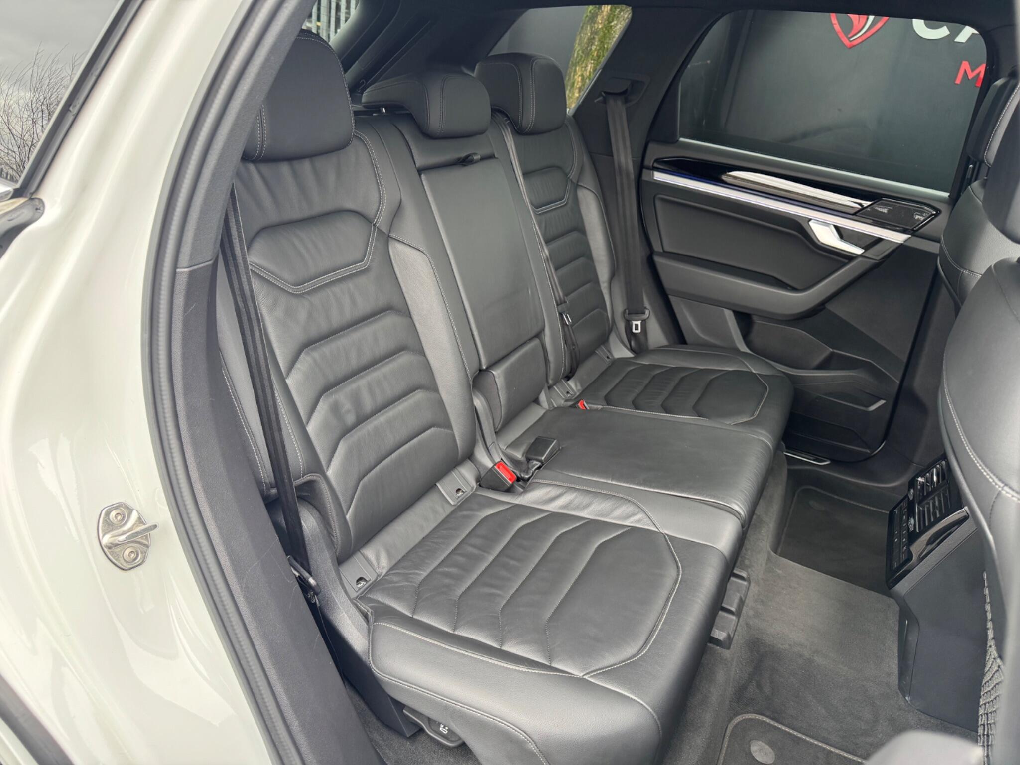 Volkswagen Touareg - Image 26