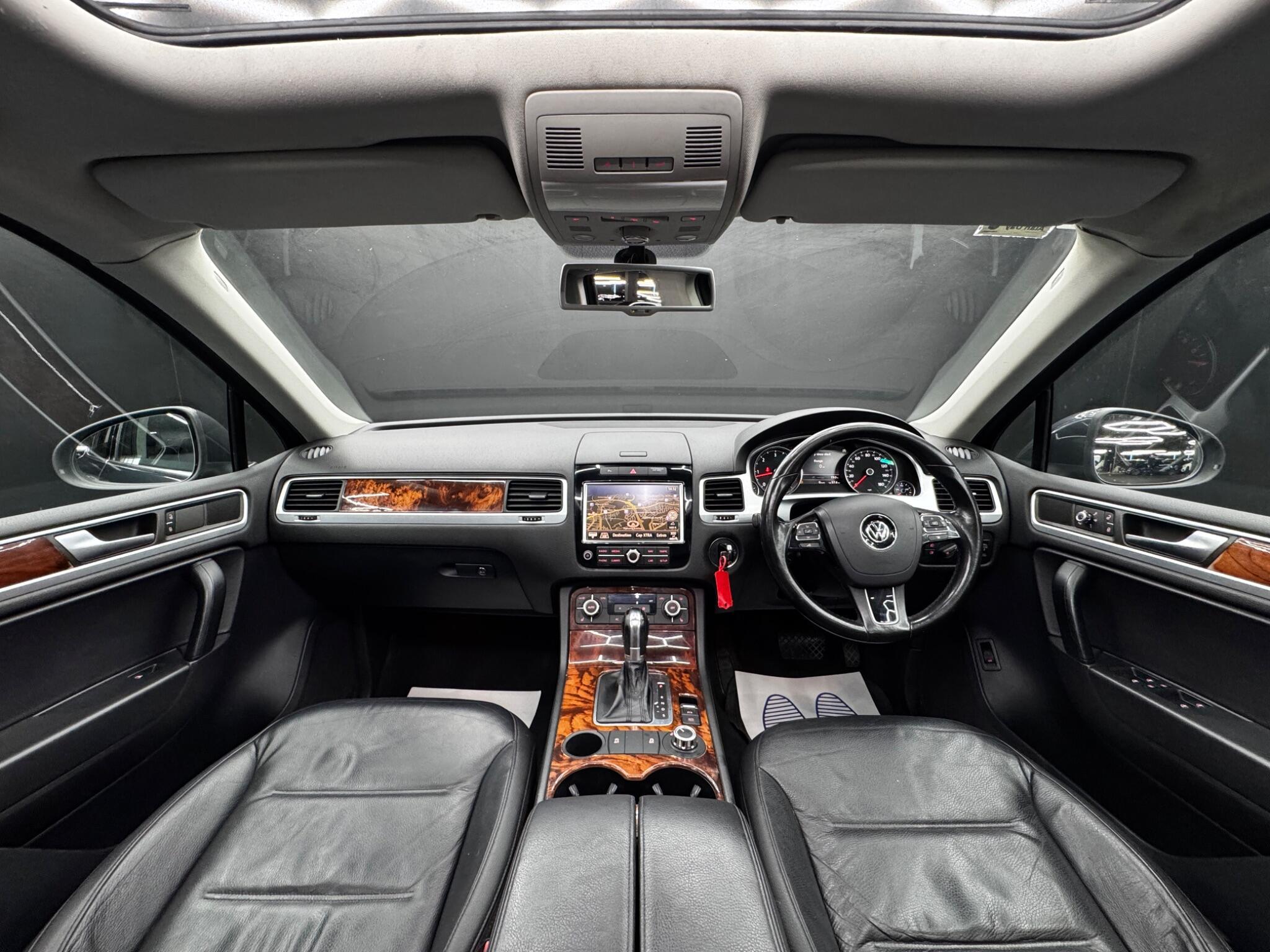 Volkswagen Touareg - Image 17
