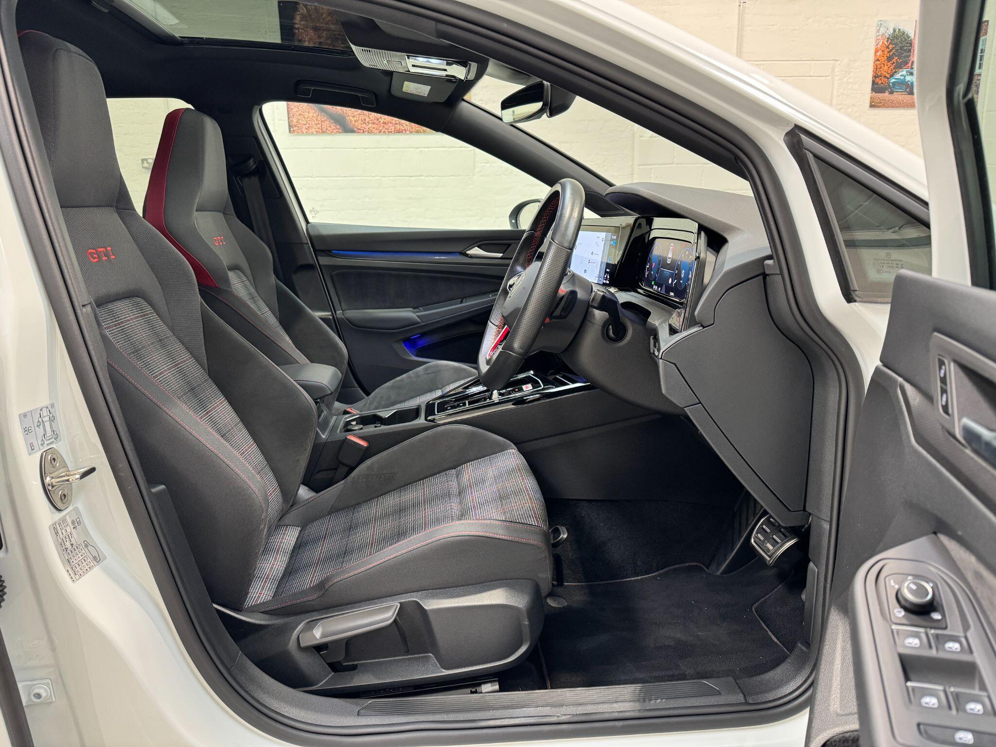 Volkswagen Golf - Image 18
