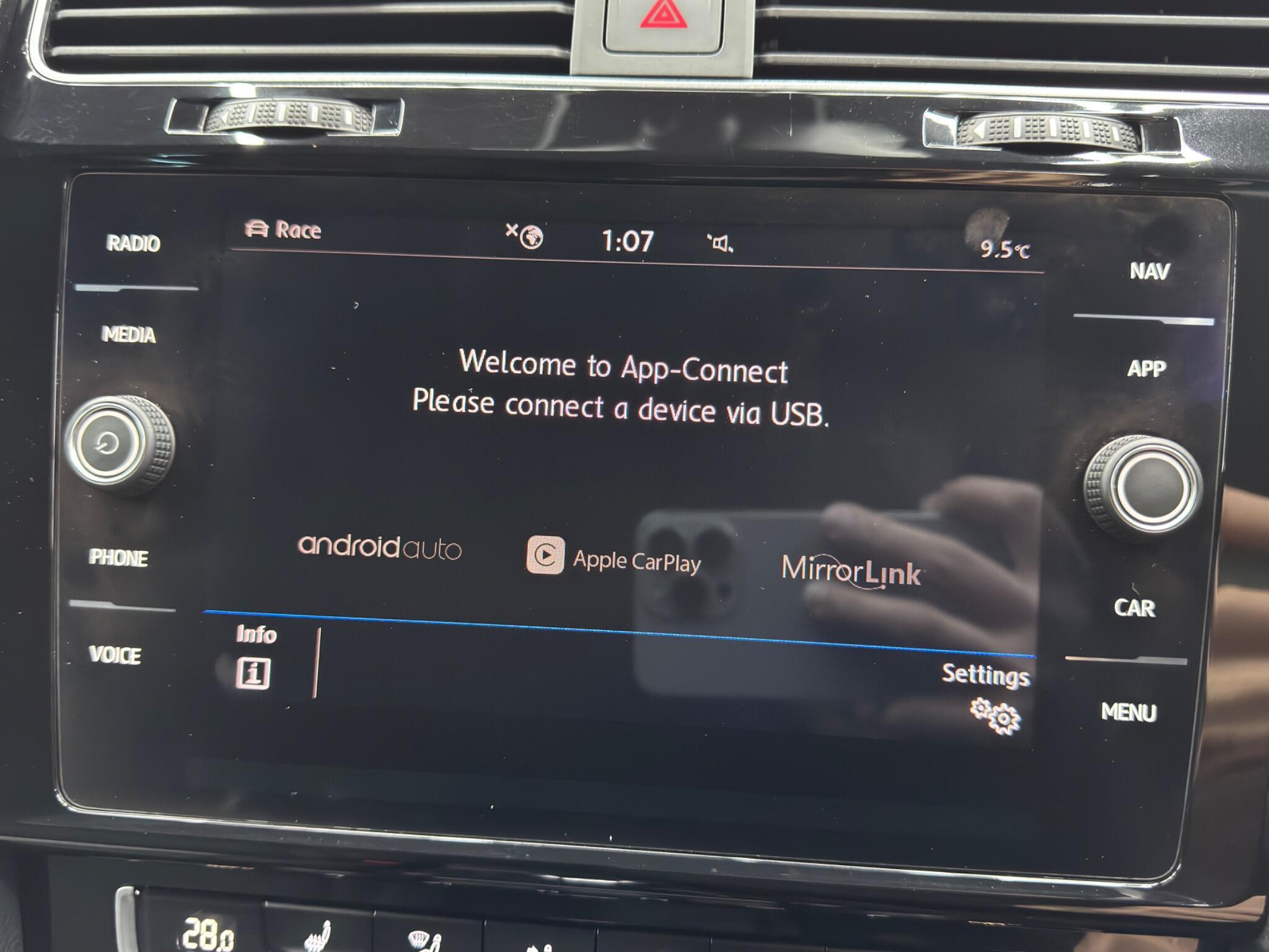 Volkswagen Golf - Image 37