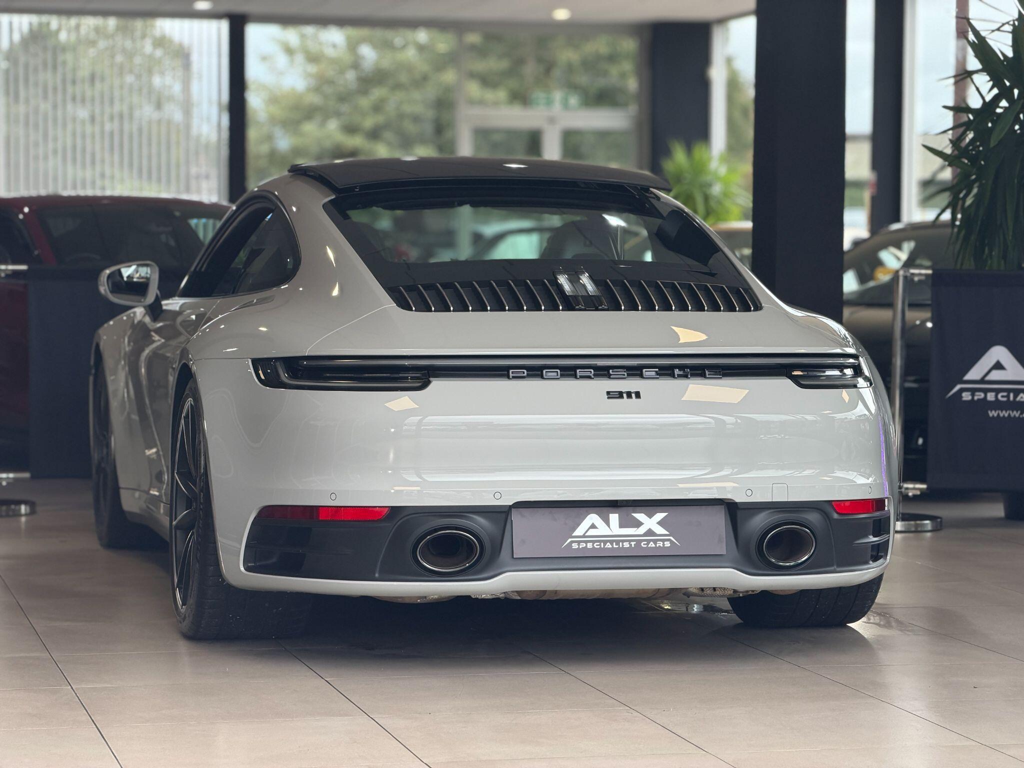 Porsche 911 - Image 17