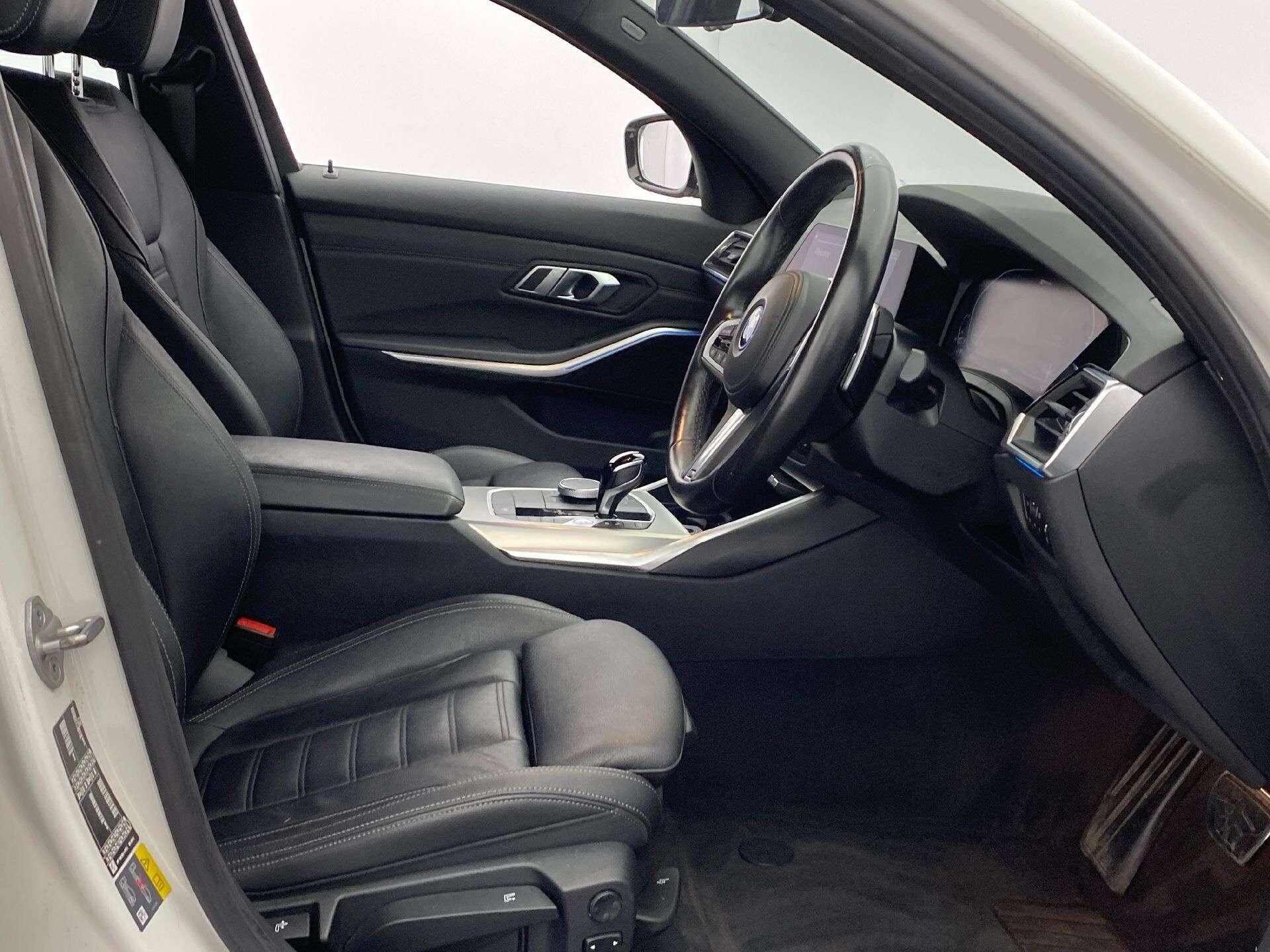 BMW 3 Series - Image 4