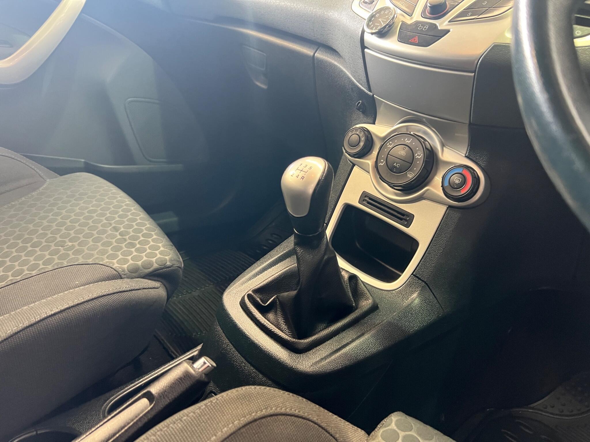 Ford Fiesta - Image 11