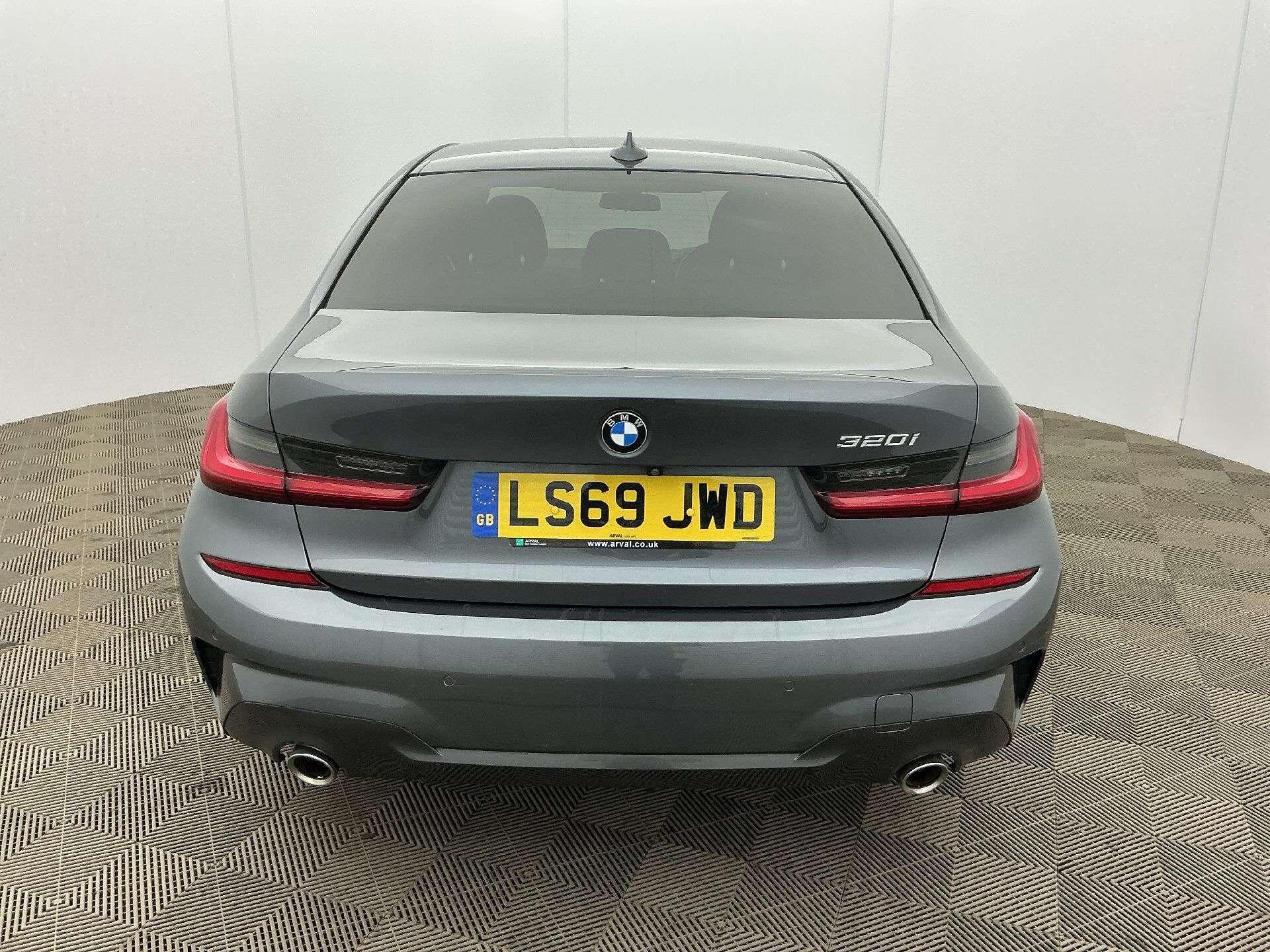 BMW 3 Series - Image 9