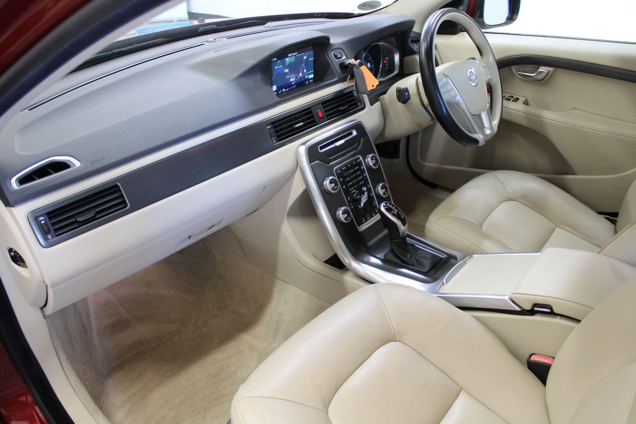 Volvo XC70 - Image 2