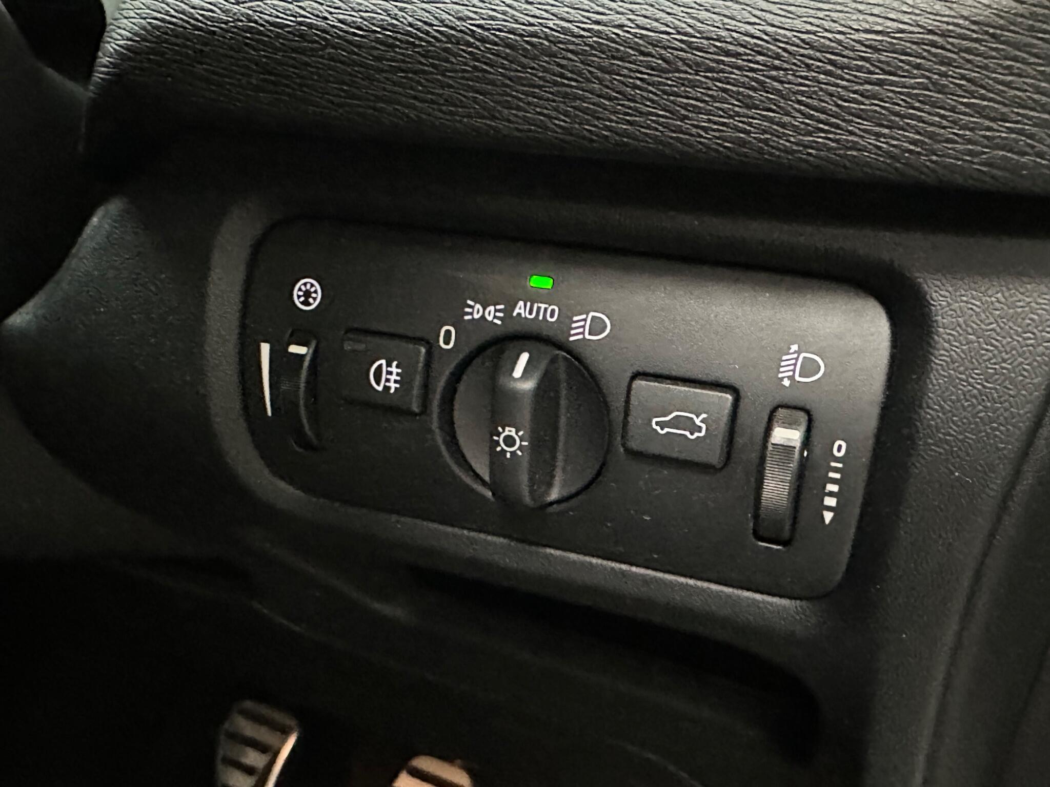 Volvo V40 - Image 18