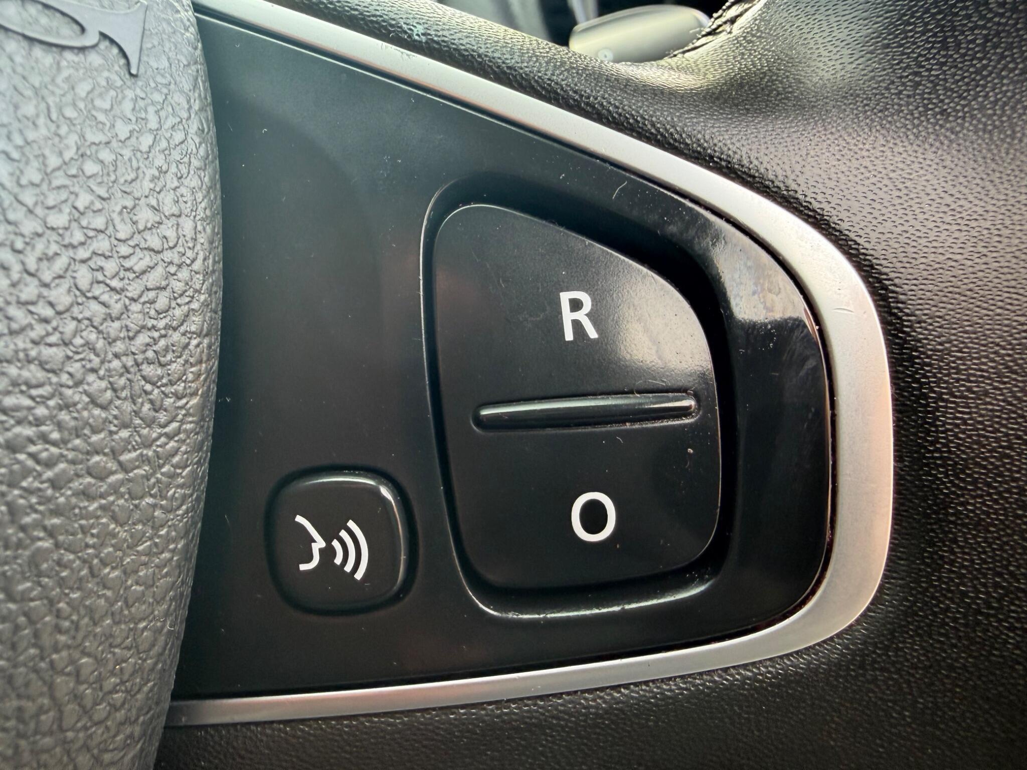 Renault Clio - Image 27