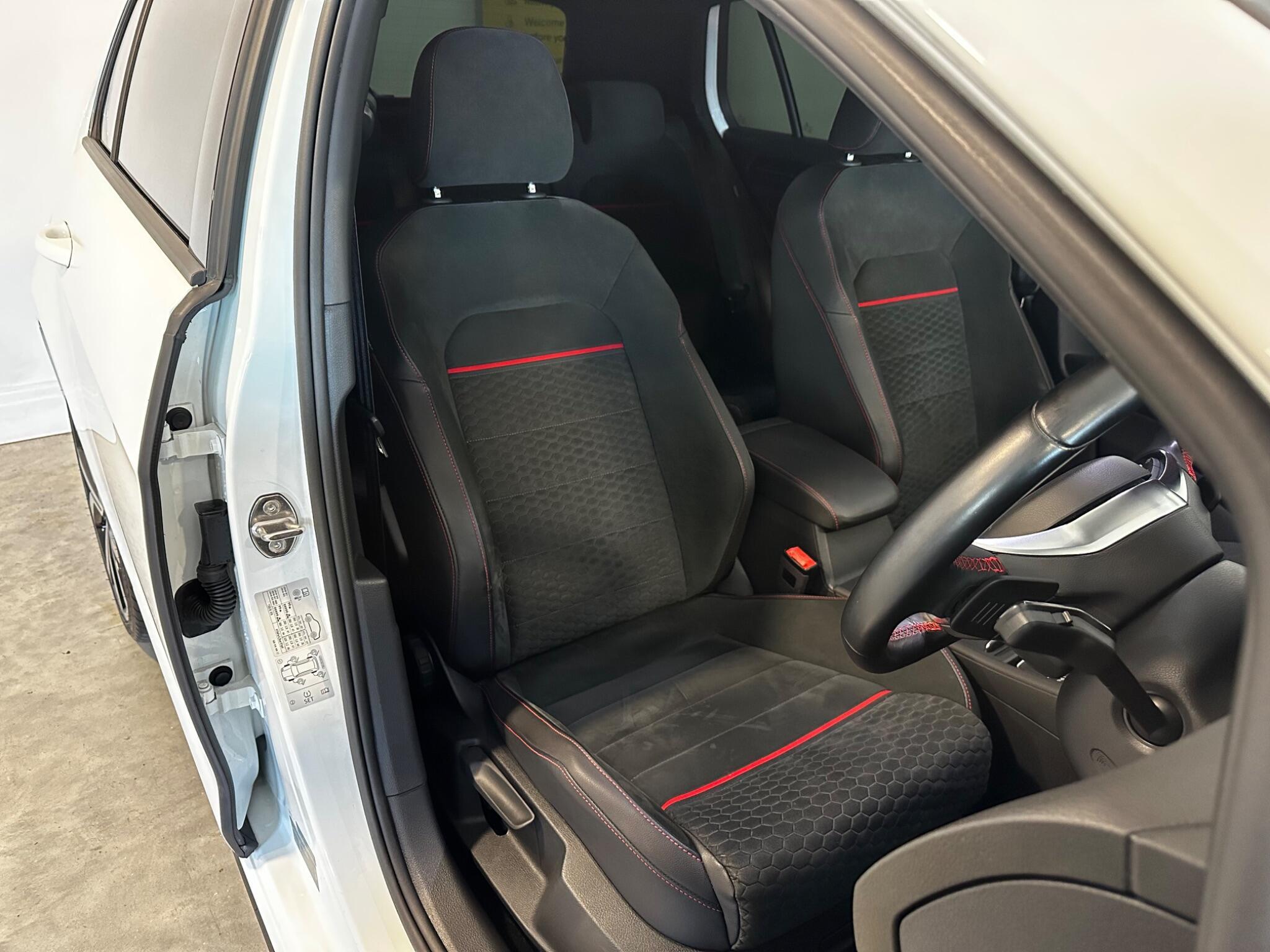 Volkswagen Golf - Image 13