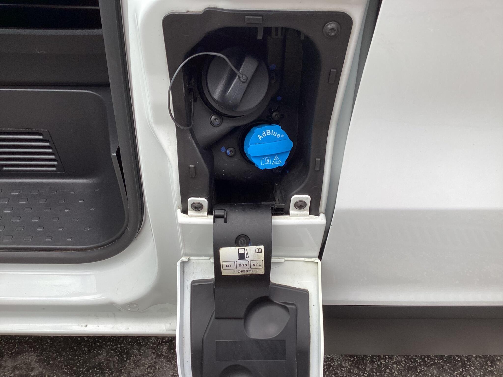 Renault Trafic - Image 18